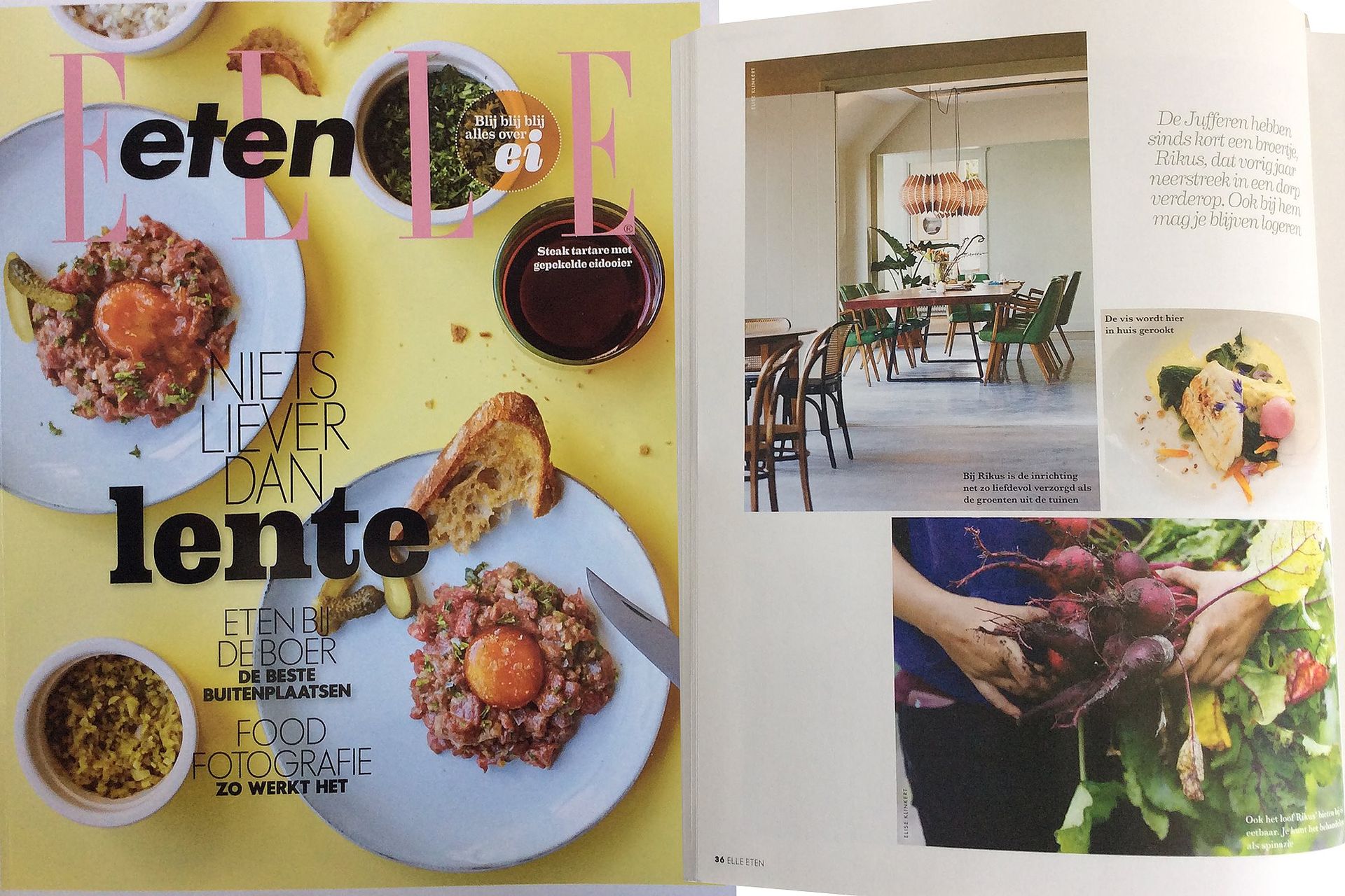 Verhaal in tijdschrift: culinair commentaar met gerechten op een gele achtergrond; interieurfoto van eetkamer