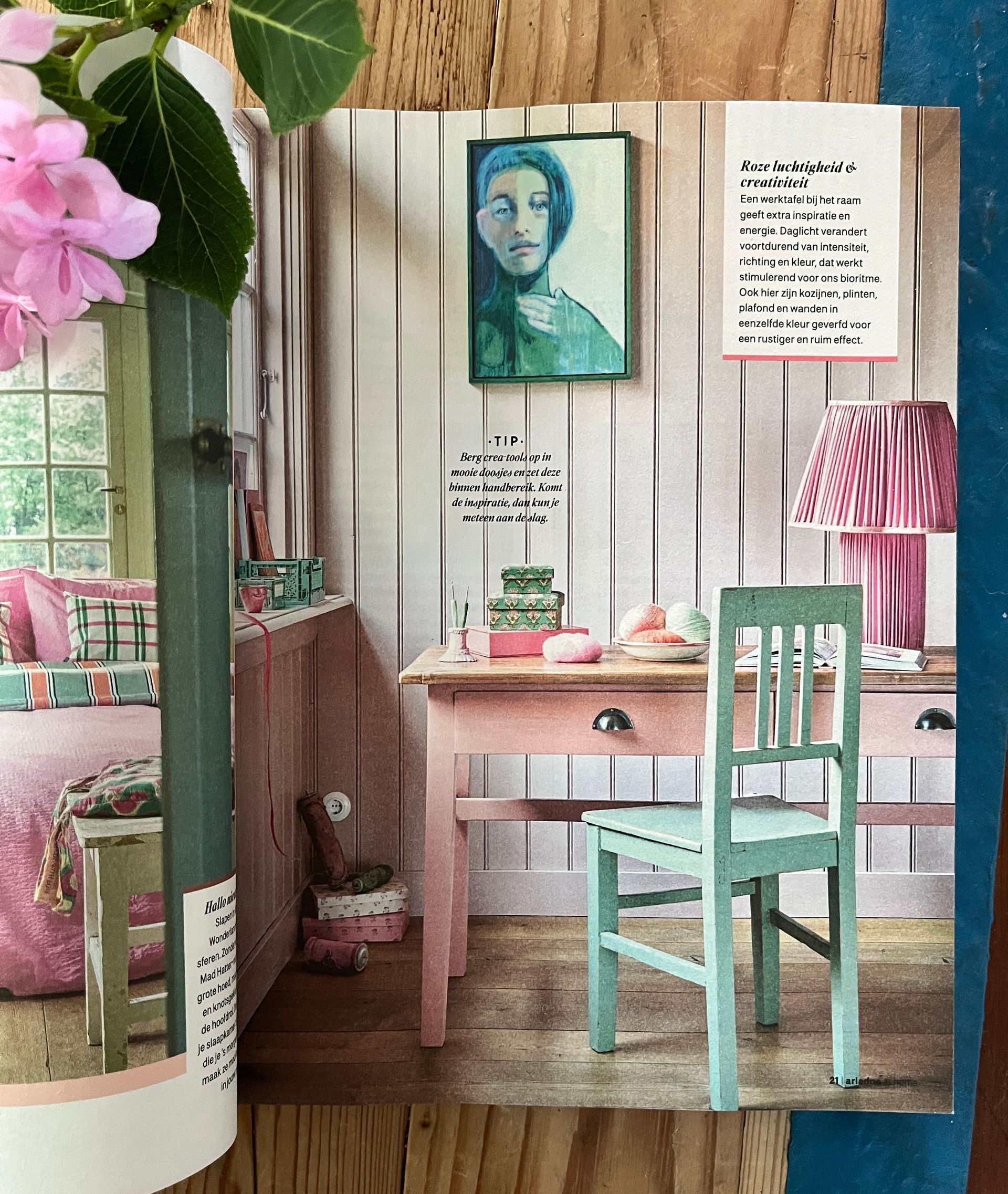 Een kleurrijk interieur met een schilderij van Elise Klinkert 'Tiktok #3