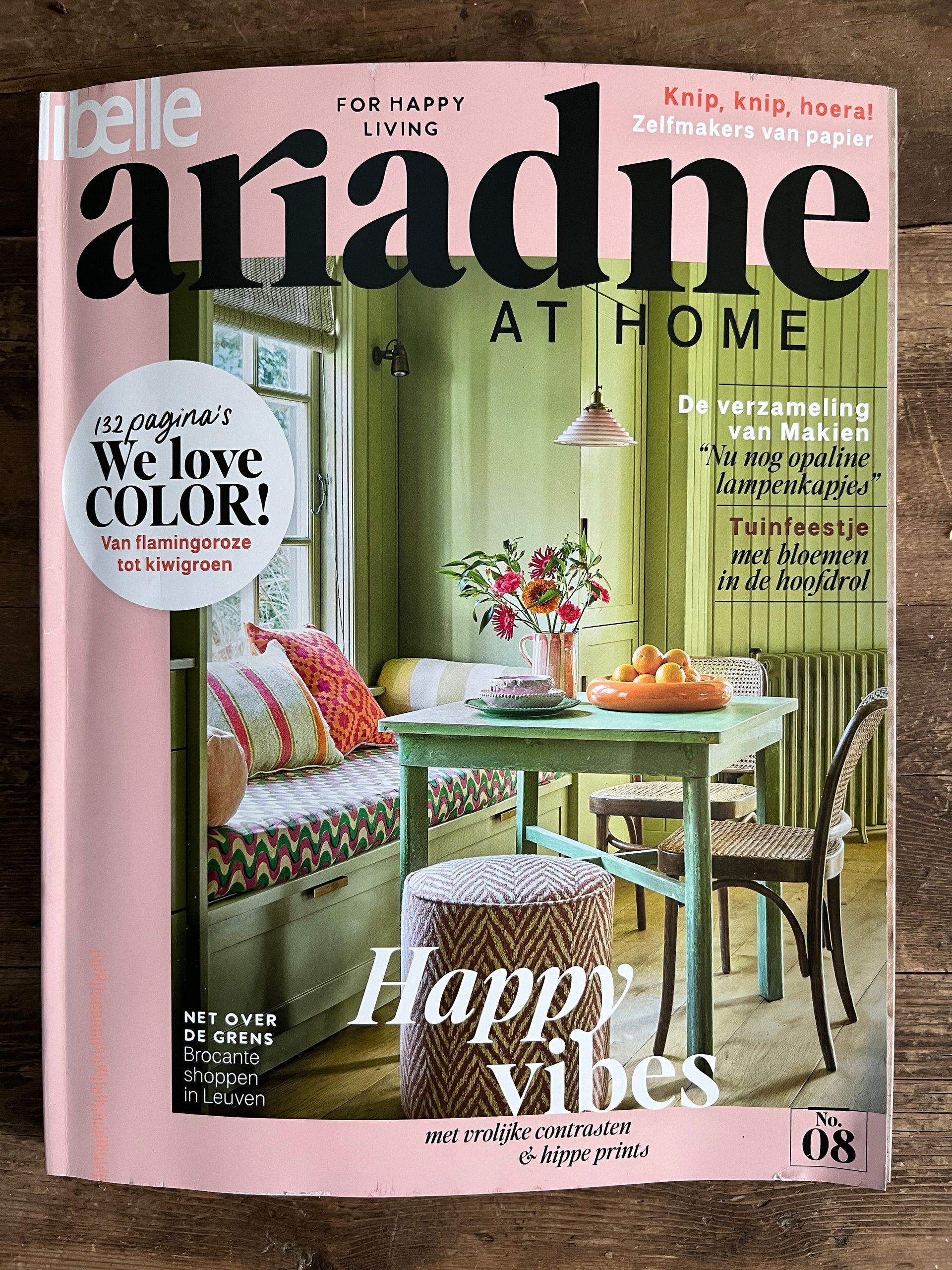 Omslag van het tijdschrift: Ariadne at Home. Pastelkleurig interieur