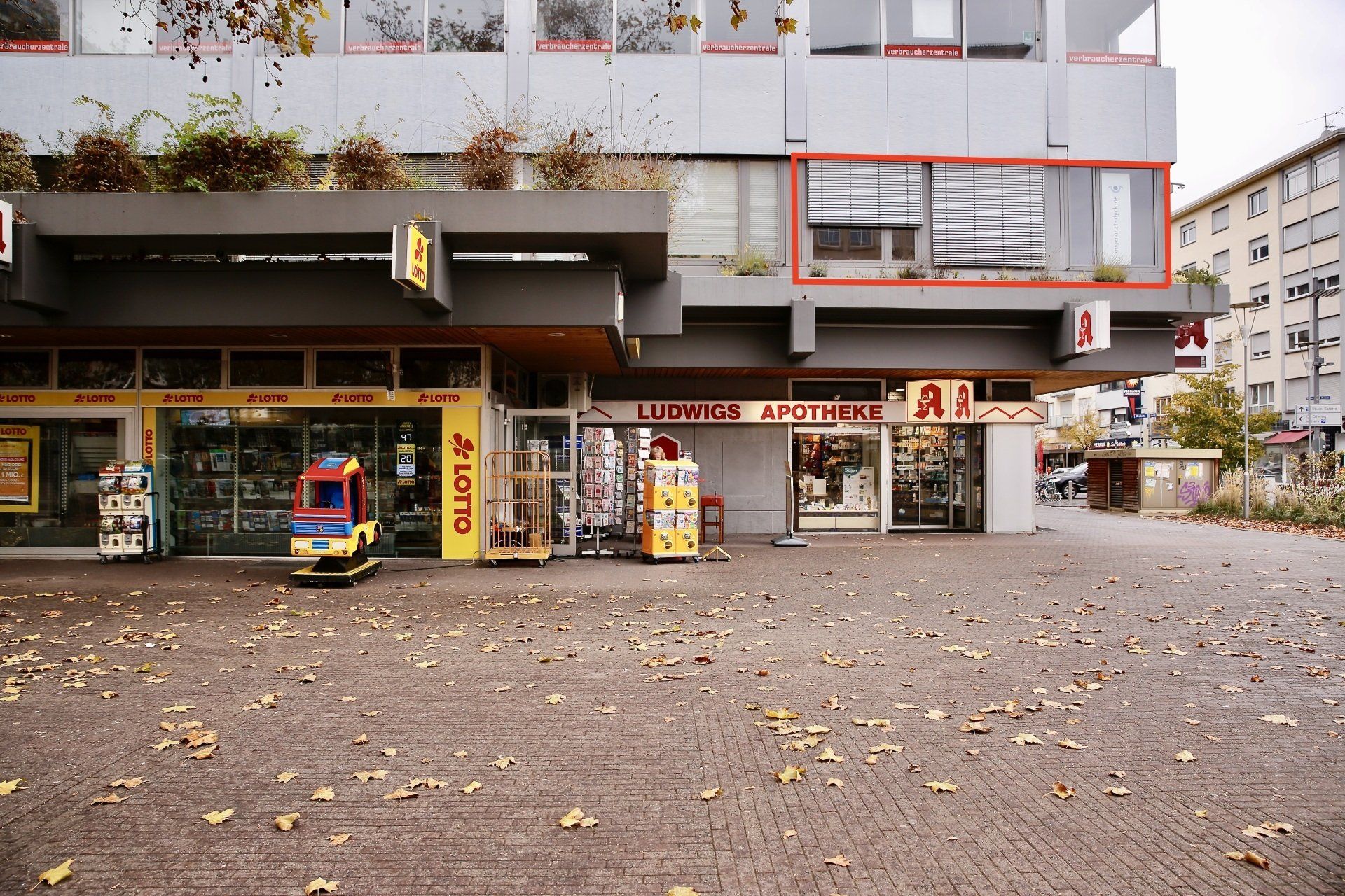 Praxisgebäude, Kiosk, Apotheke, Ludwigshafen, Fotografie