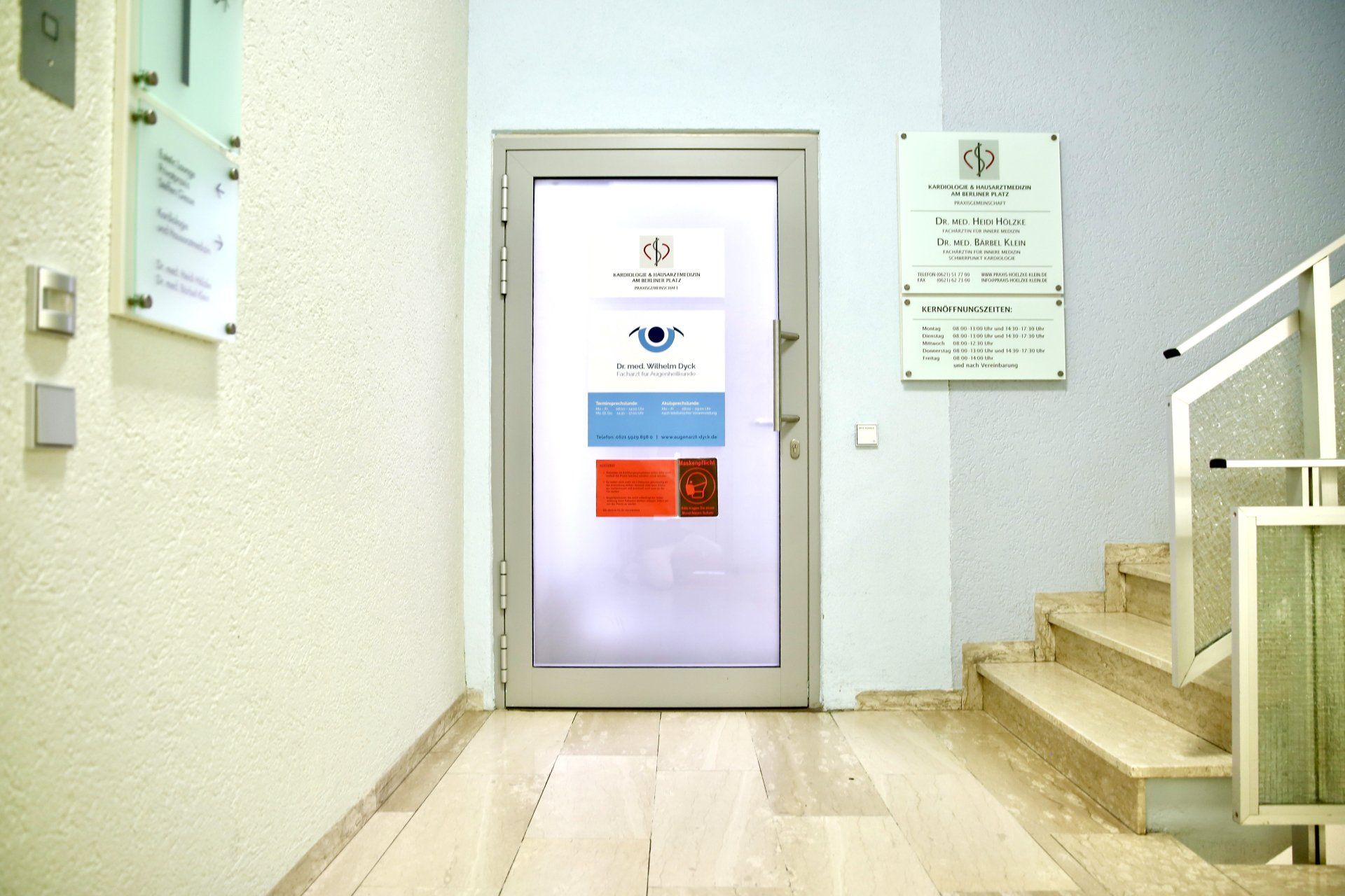 Praxiseingang, Beschilderung, Ludwigshafen, Fotografie