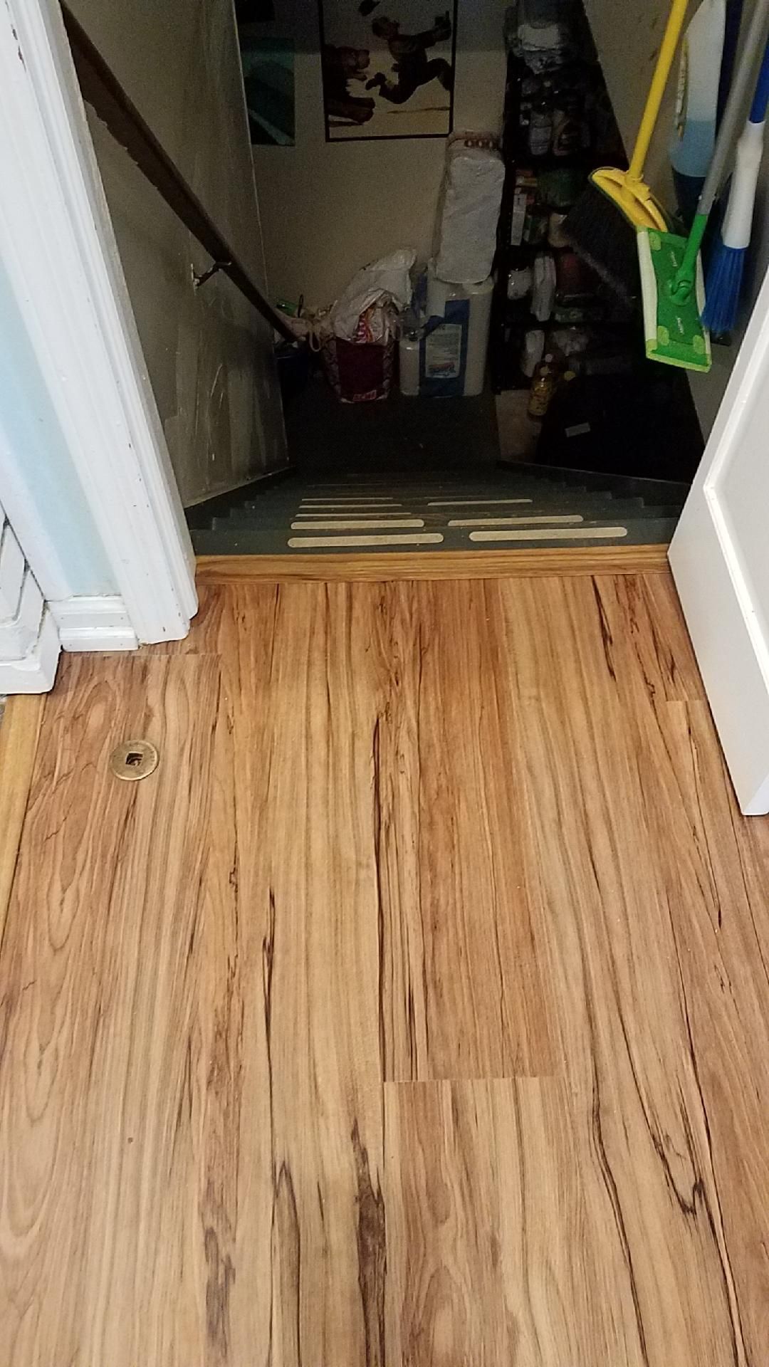 Ferma Hickory LVT
