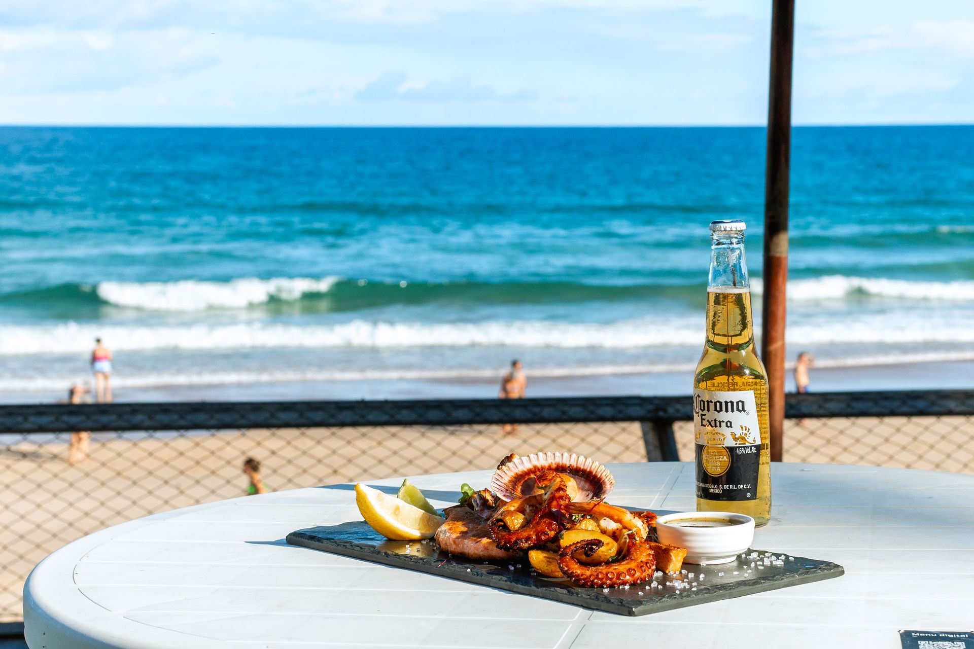 Bar e serviço de praia - Kembali Hotel