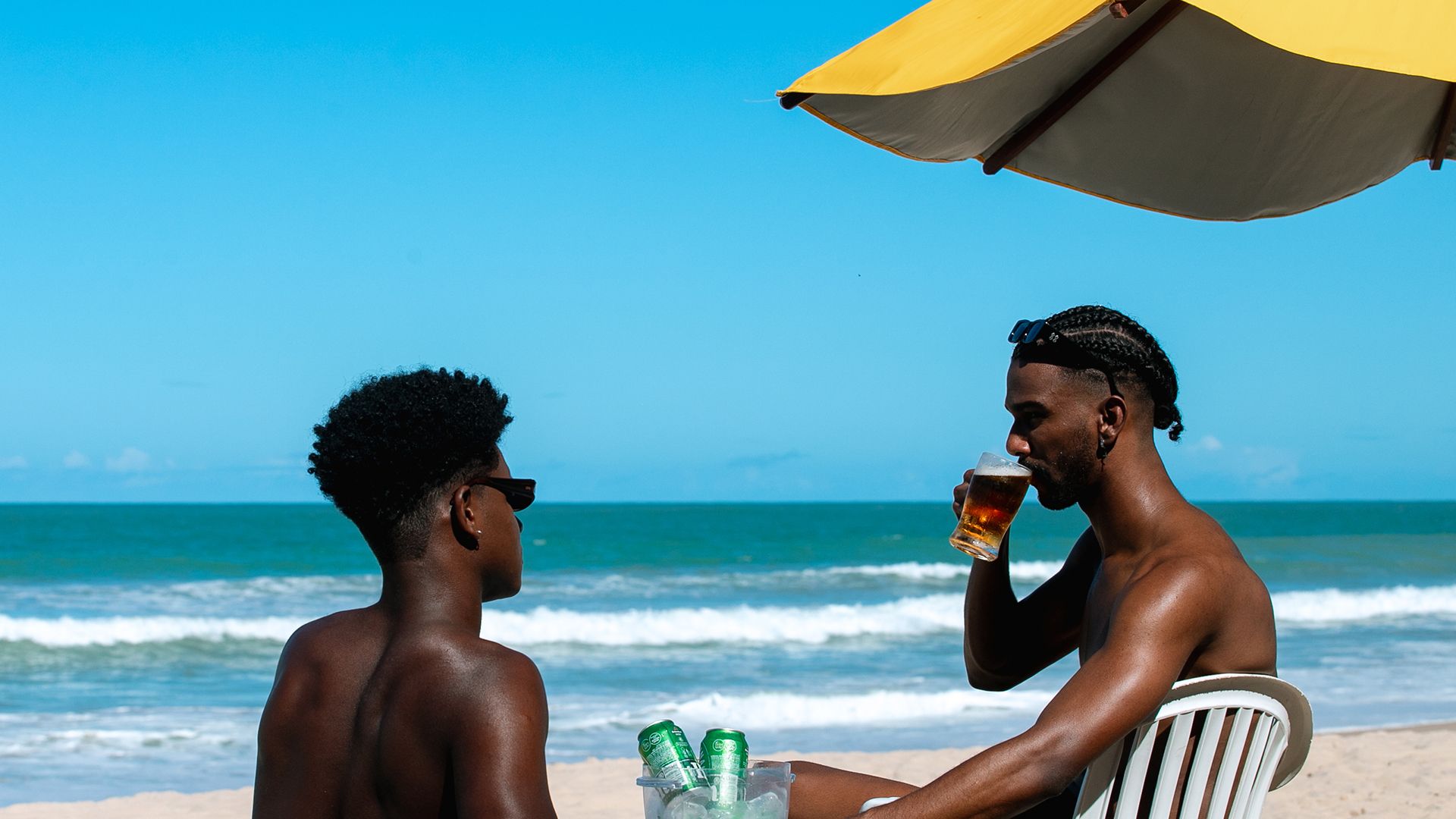 Bar e serviço de praia - Kembali Hotel
