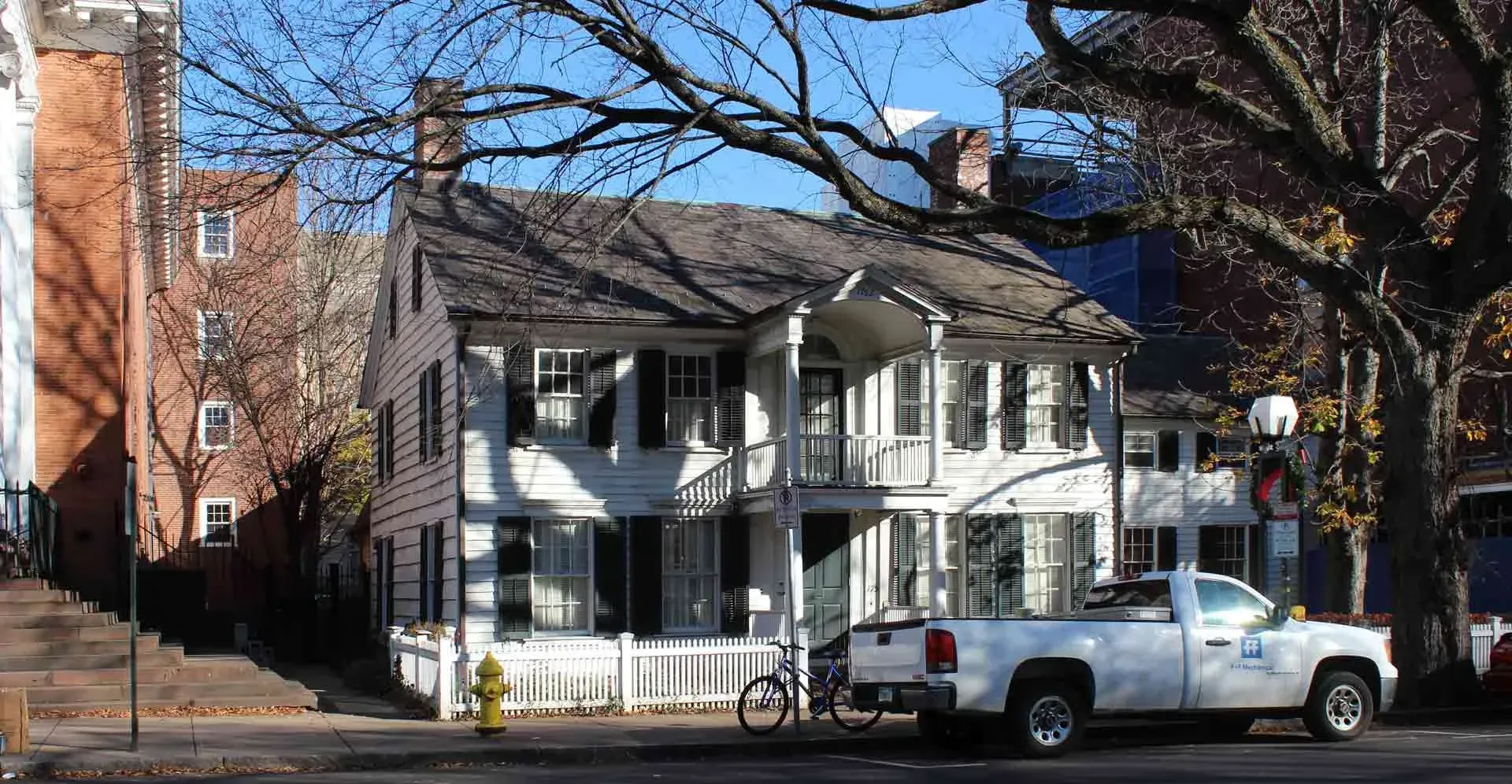 yale-elihu-club-exterior