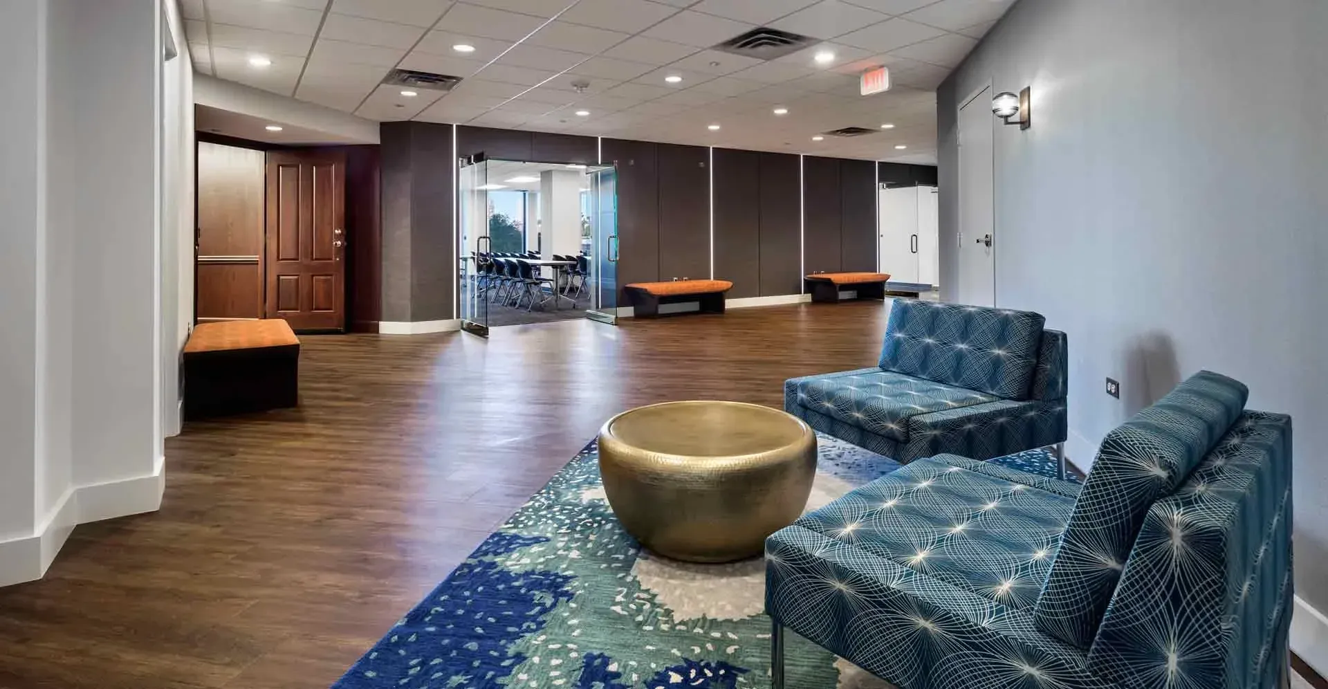 195 conf lobby