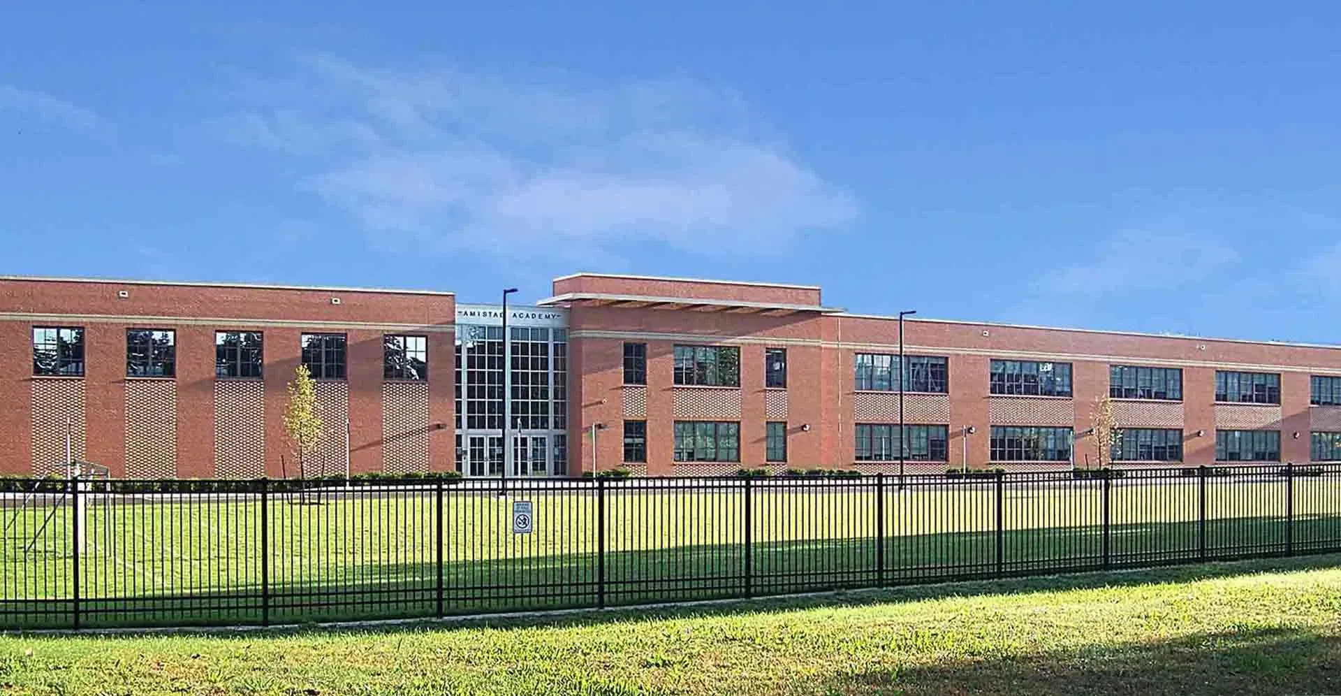 Amistad_front_facade