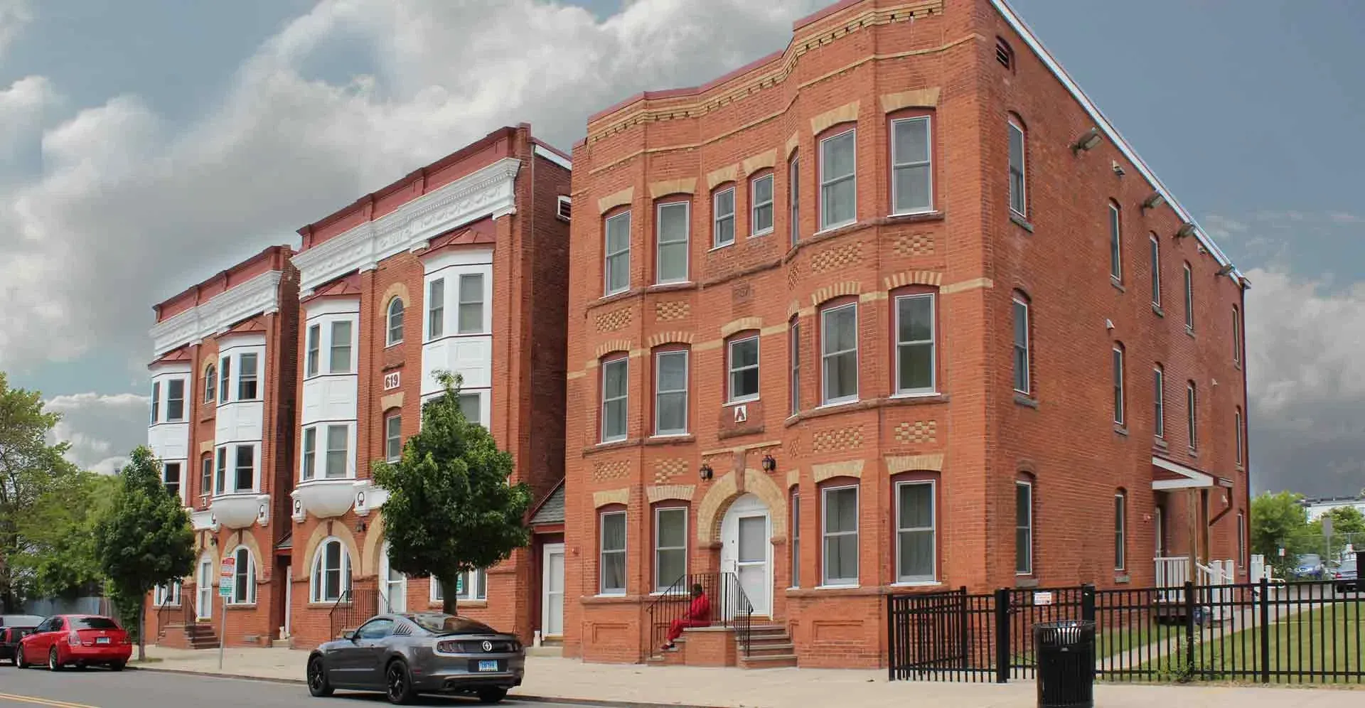 Three-sisters-condominiums-sidewalk-view