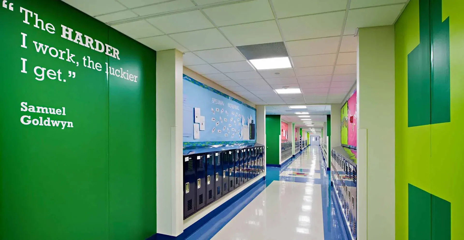 Amistad_green_hallway