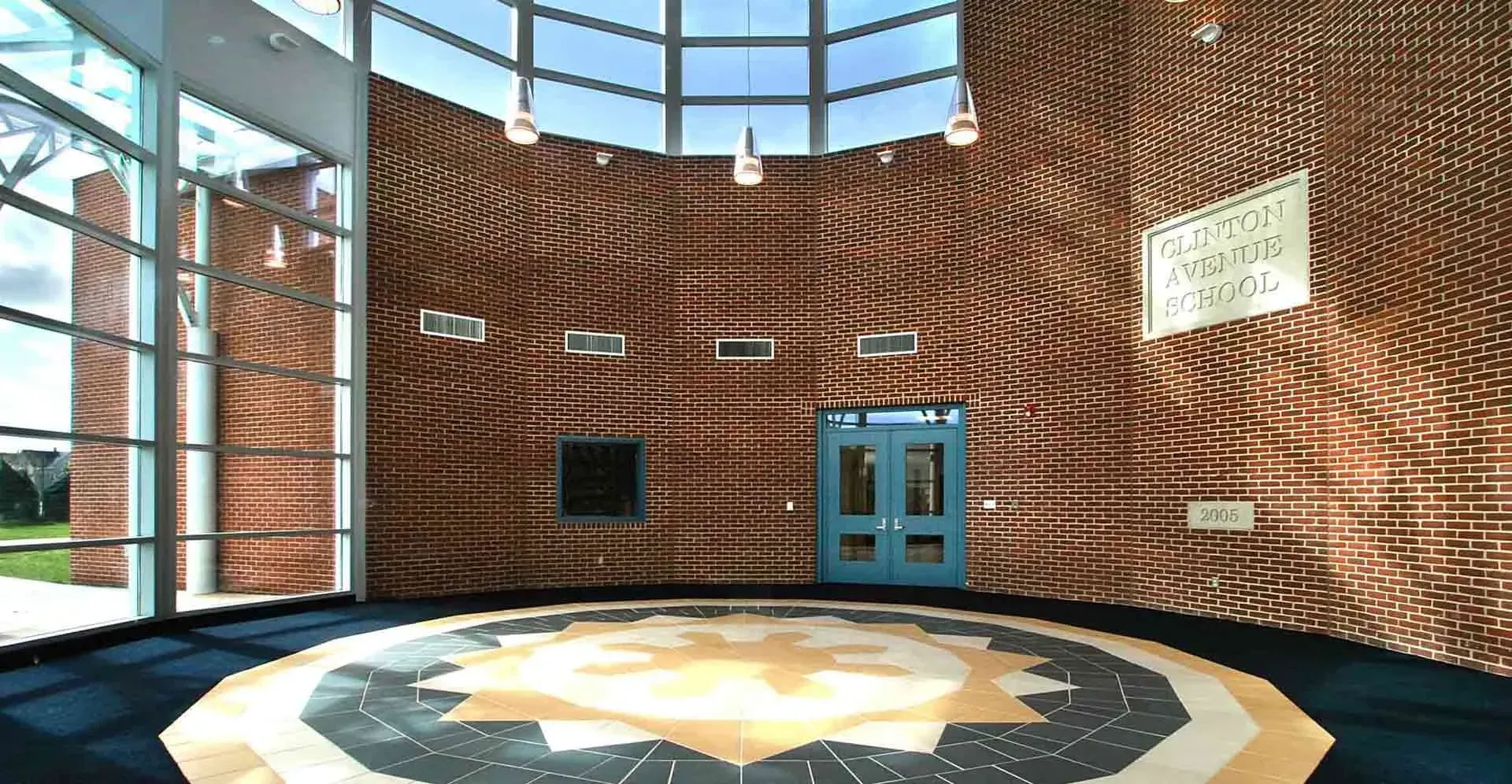 Clinton_public_entrance_drum