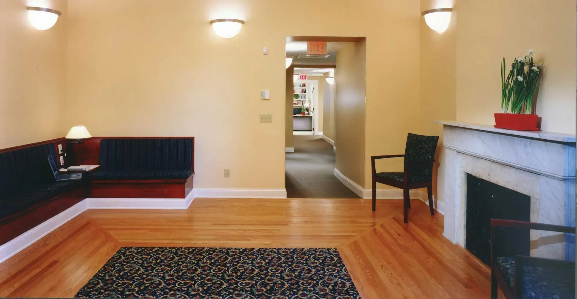wesleyan-downey-house-foyer-to-hall