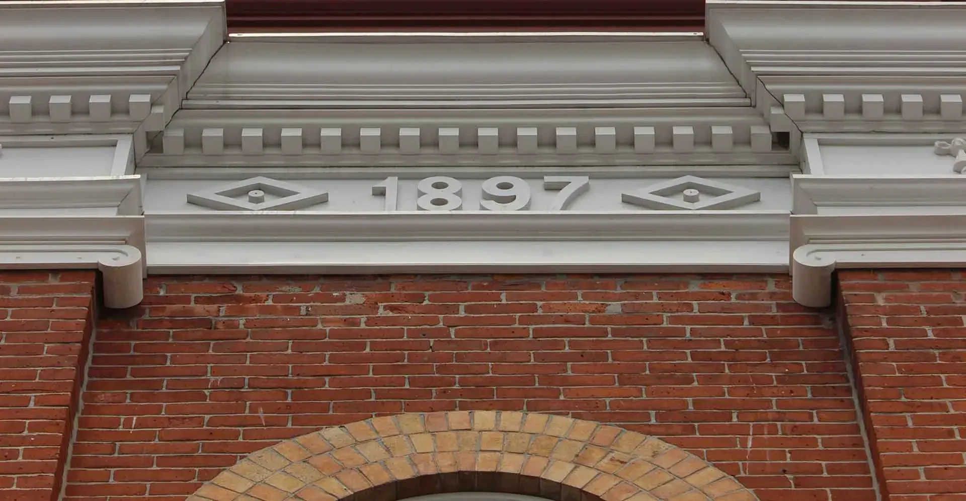 Three-sisters-condominiums-1897