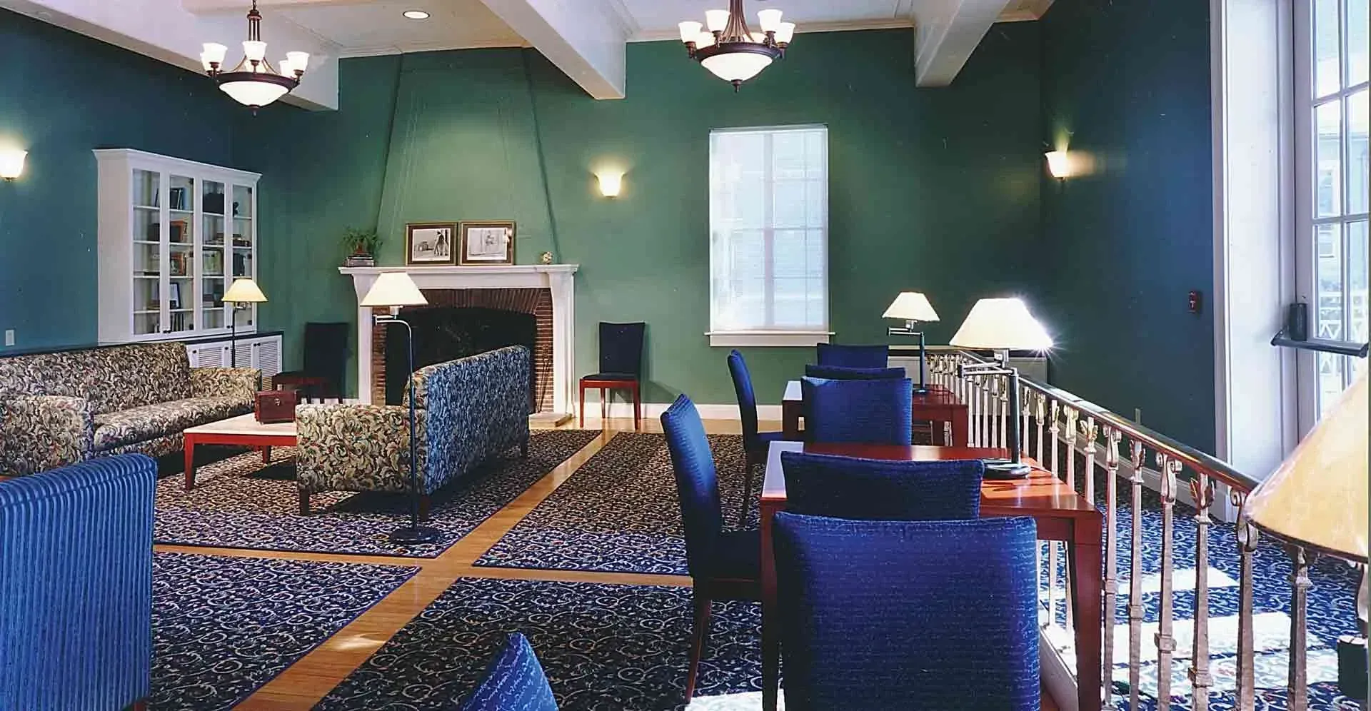wesleyan-downey-house-lounge-area
