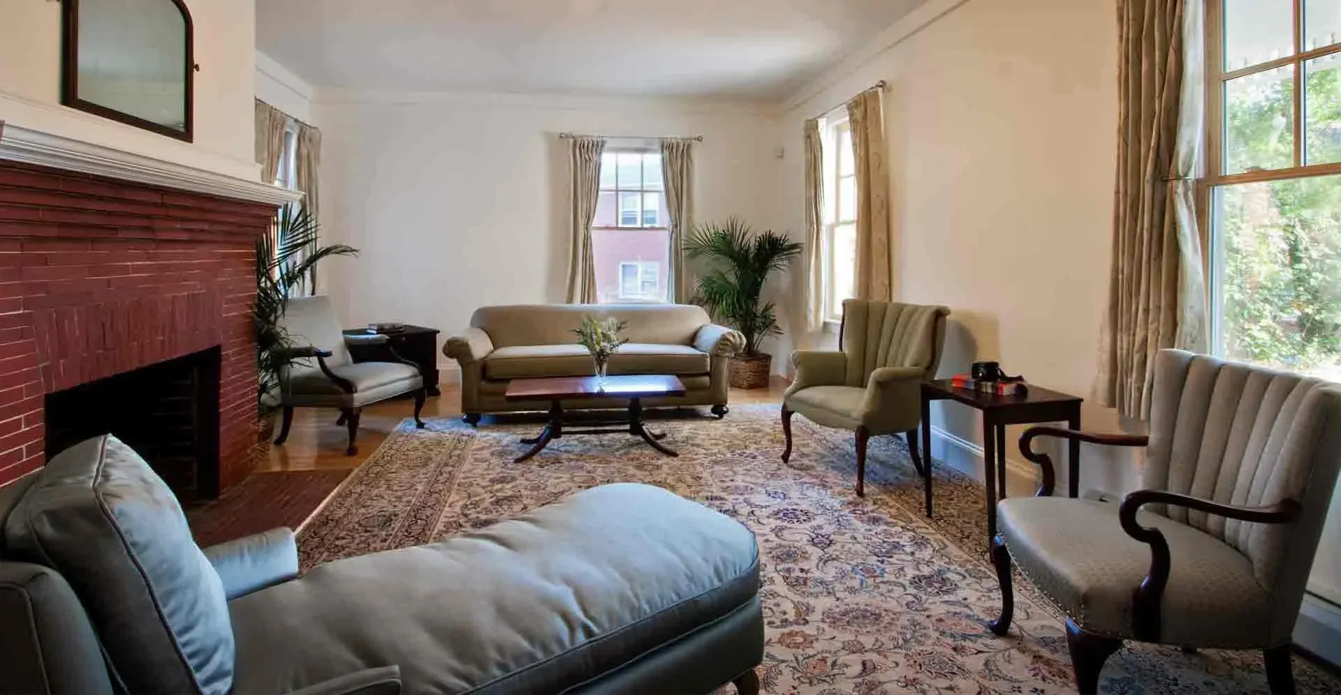 Hotchkiss-house-living-room