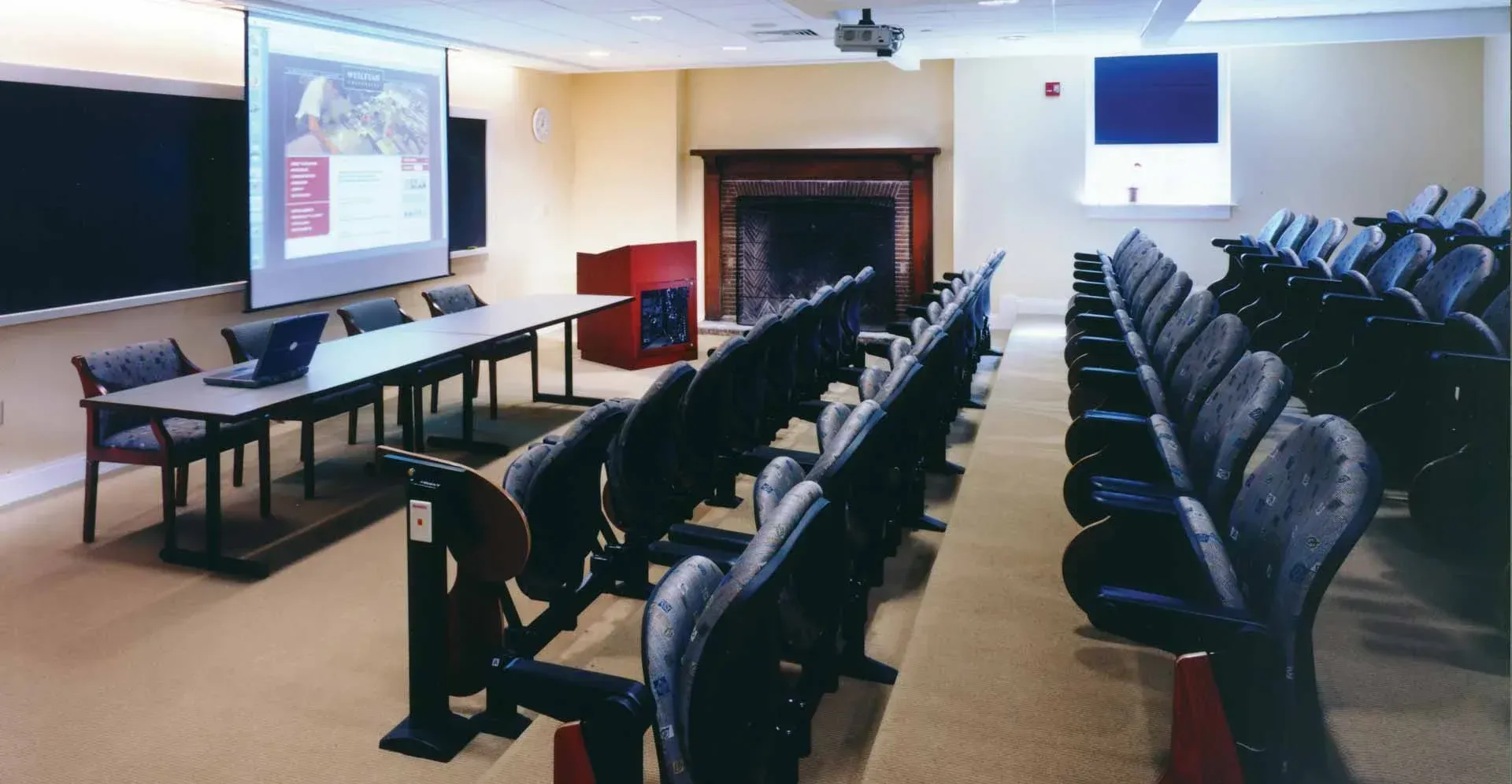 wesleyan-downey-house-auditorium-classroom