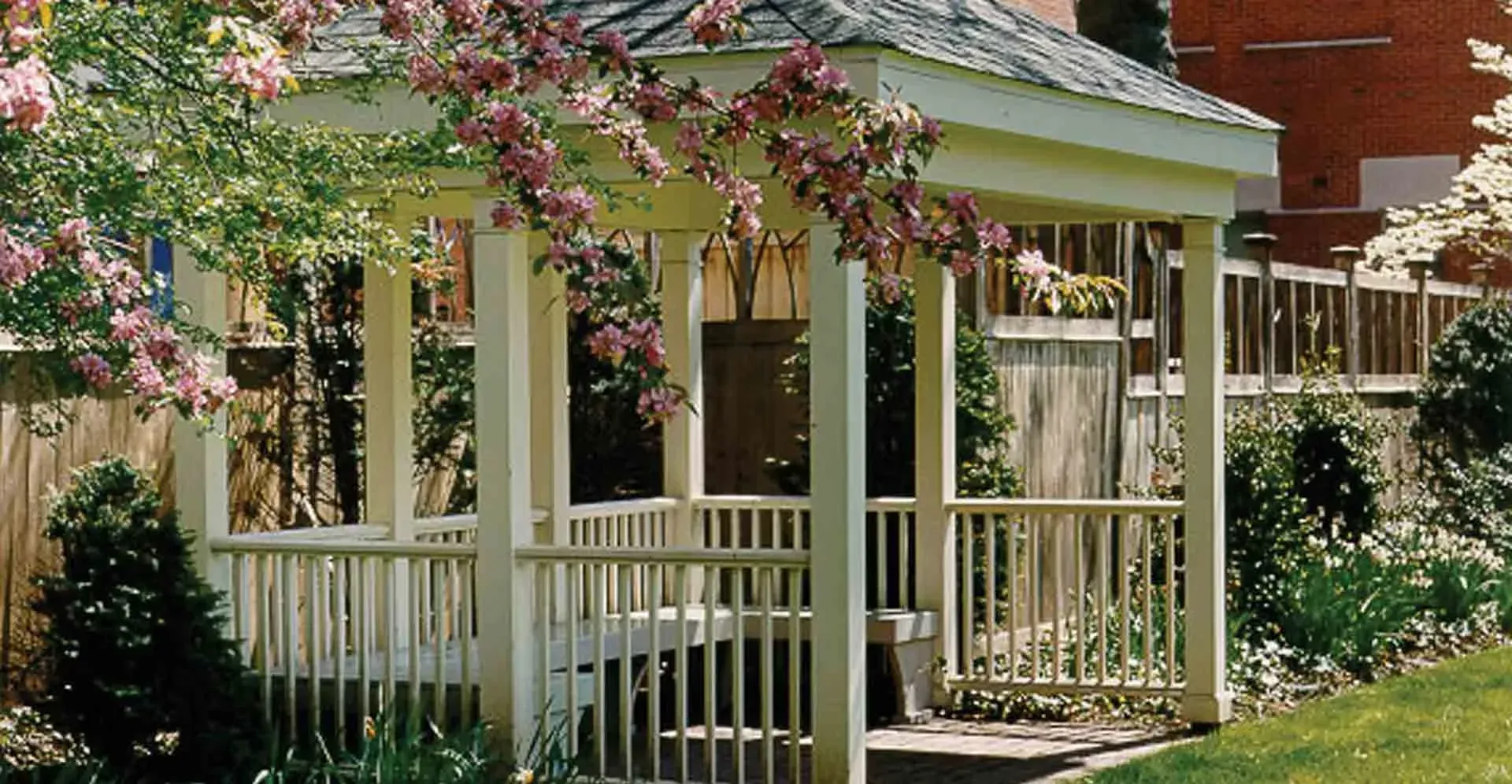 elizabethan-library-garden-gazebo