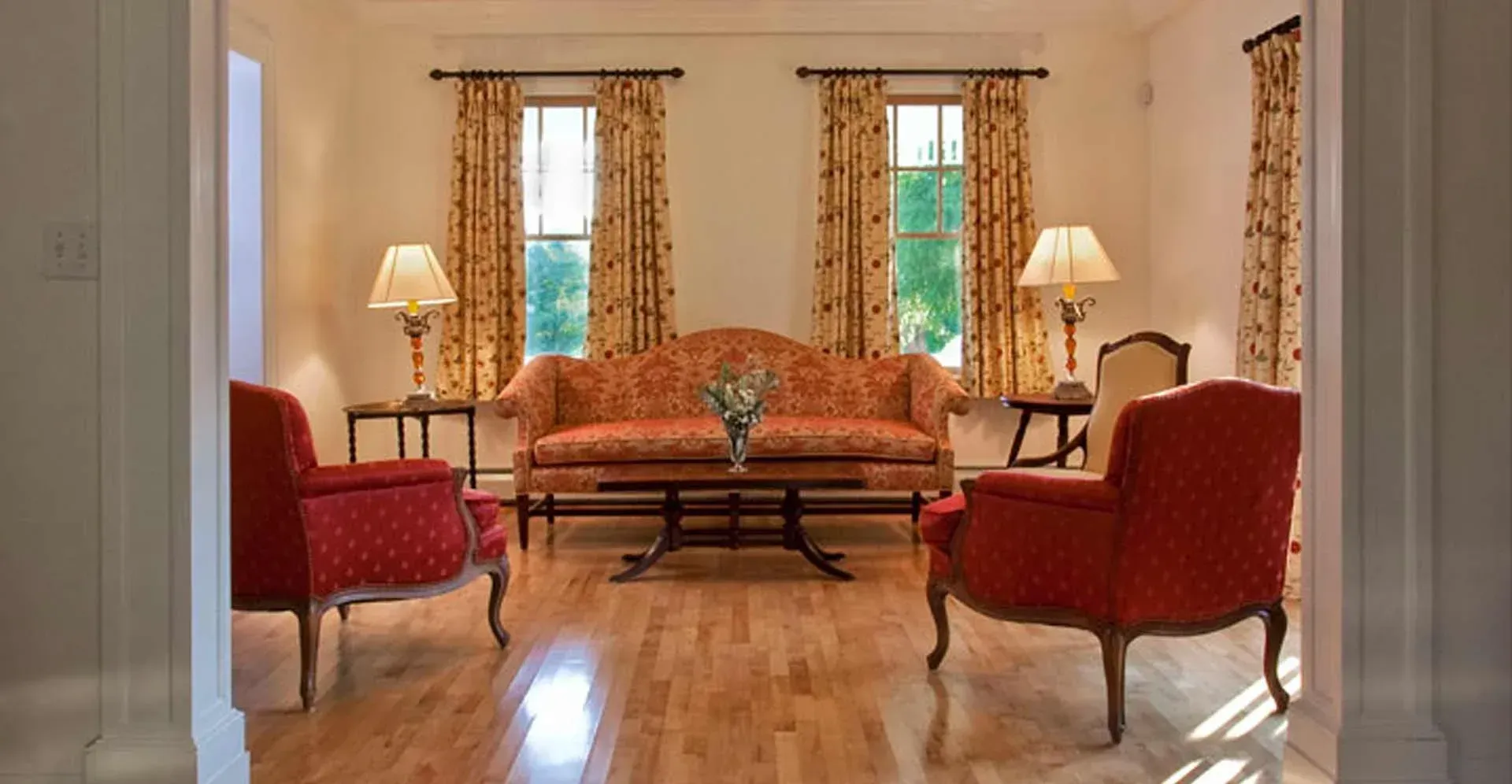 Hotchkiss-house-sitting-room