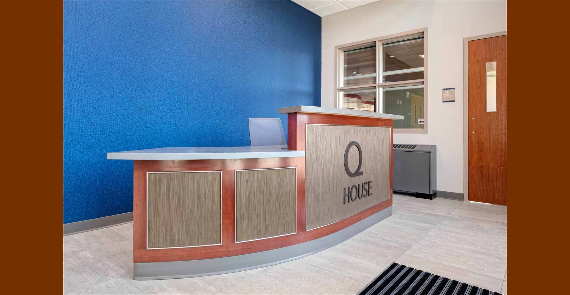 Q_House_lobby-border