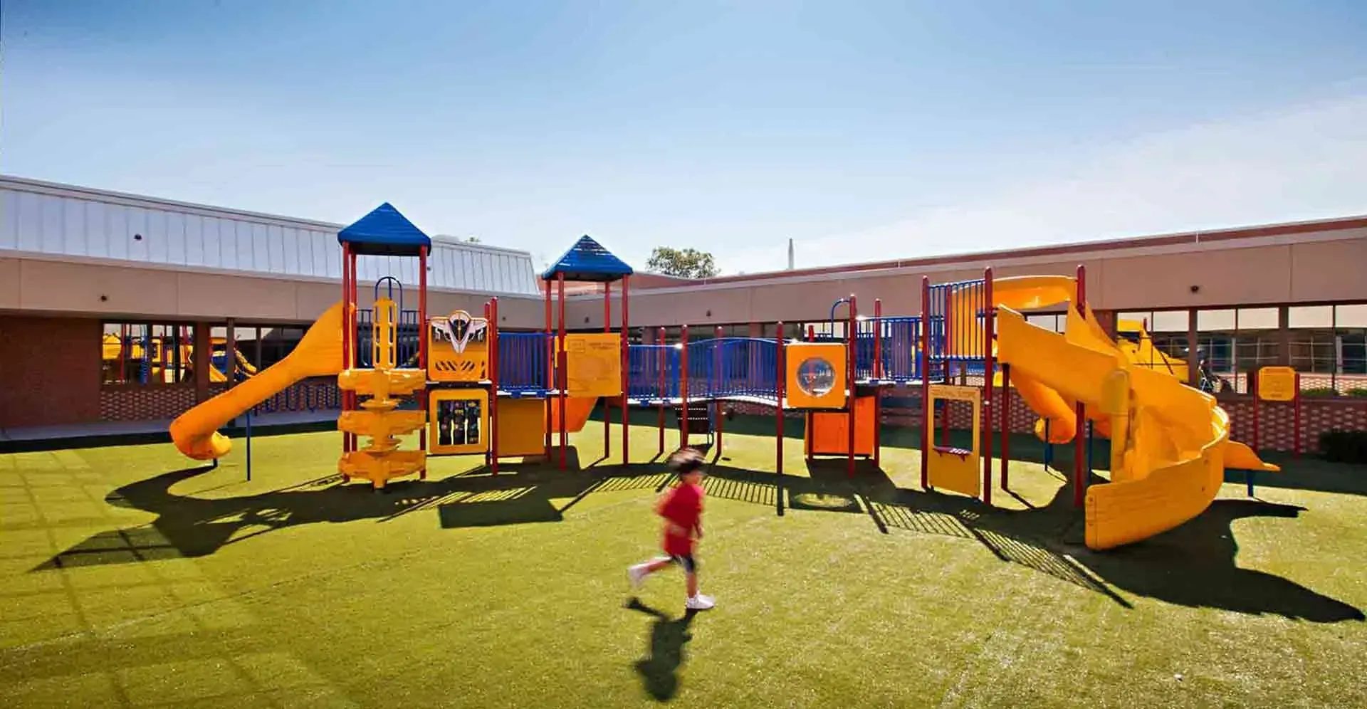 Amistad_courtyard_playscape