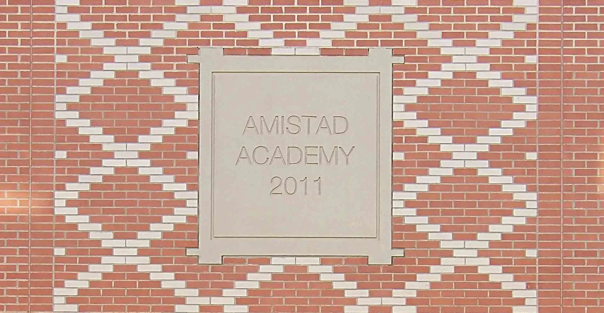 Amistad_brick