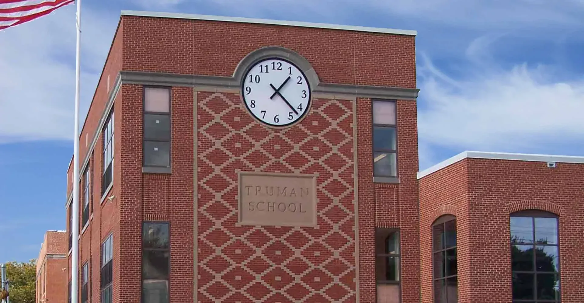 Truman_exterior_clock_sice