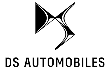 Logo DS Automobiles con emblema stilizzato nero e nome del marchio in testo nero su sfondo bianco.