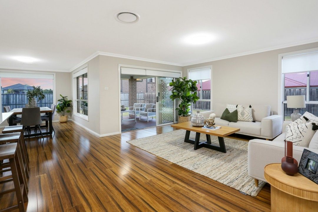 64 Thomas Boulton Circuit, Kellyville