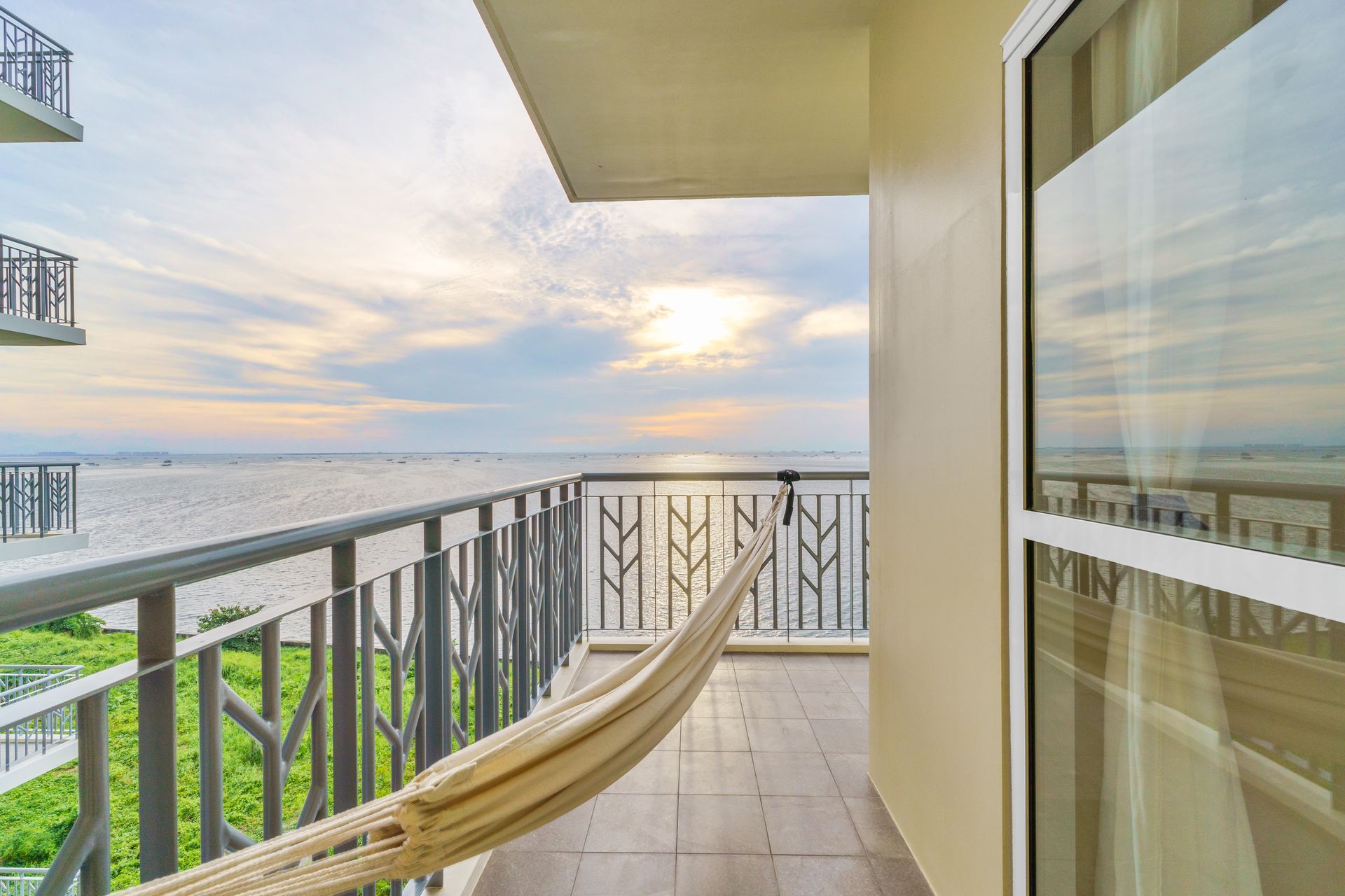 Balcony views of Manila Bay Ocean 
