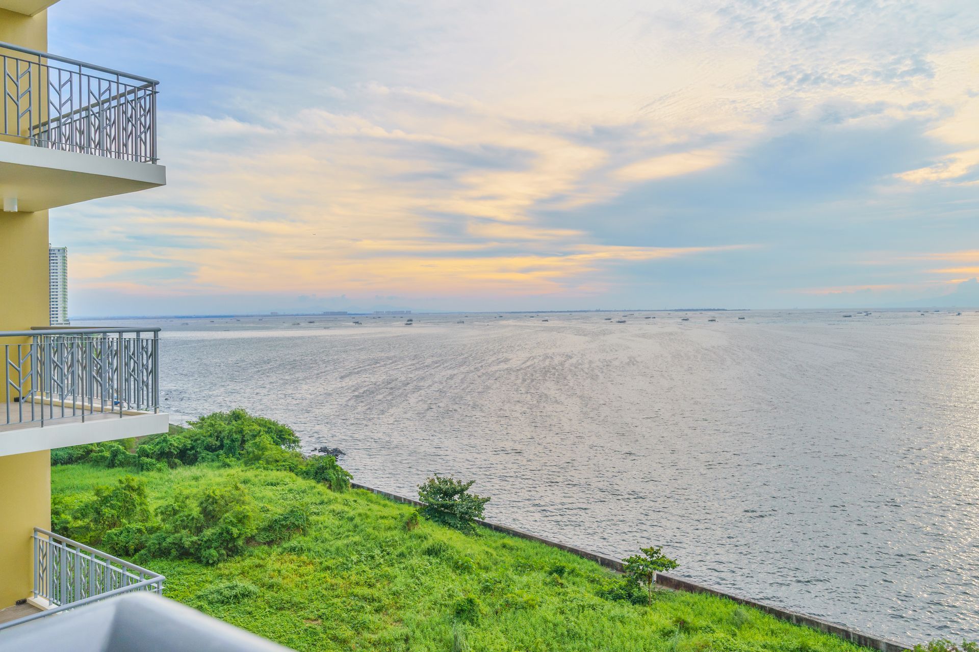 Balcony views of Manila Bay Ocean 