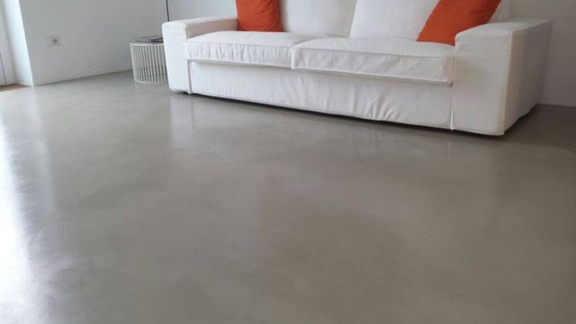 Superficie in resina e microcemento