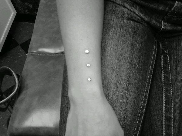Microdermal al braccio