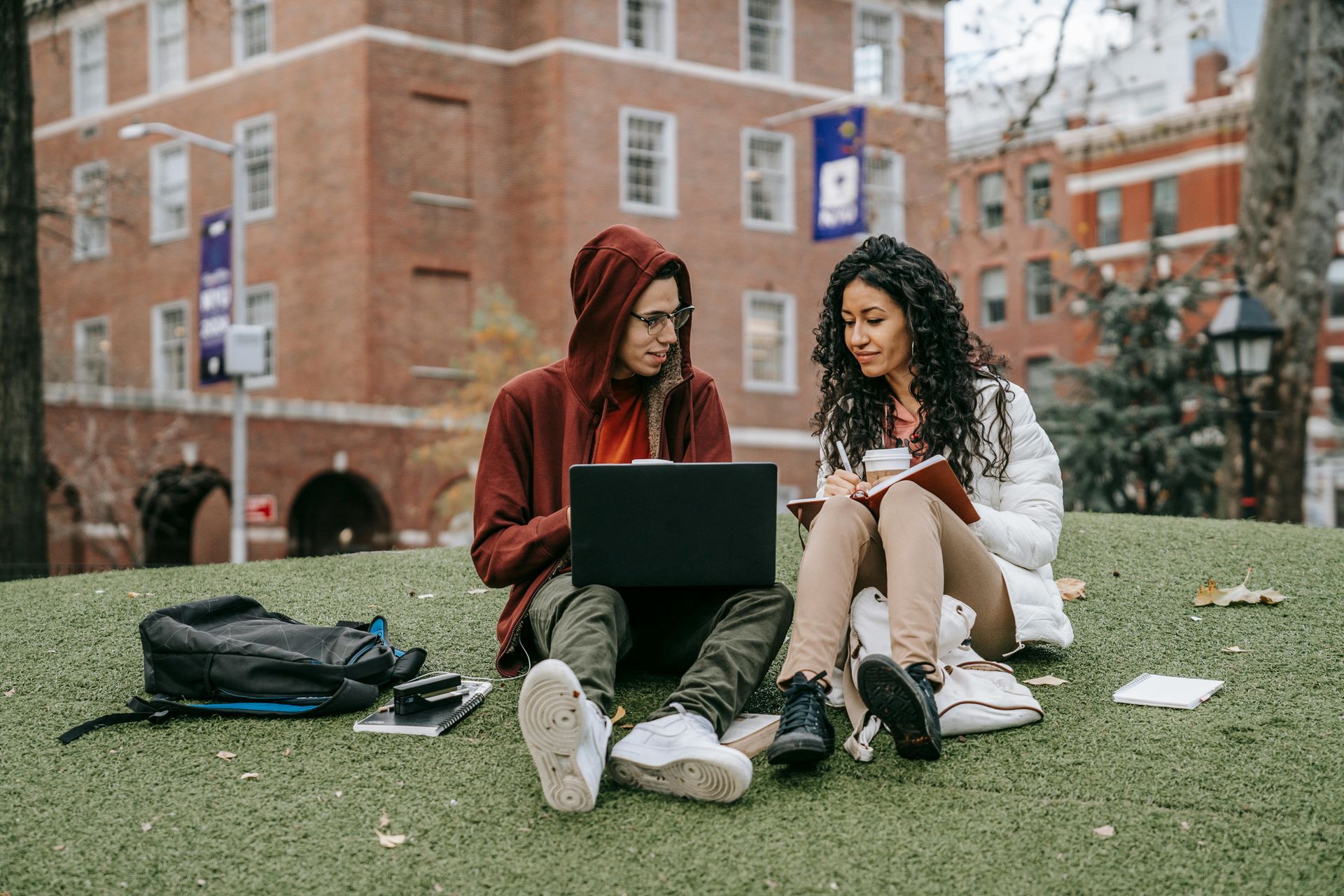 Realize o seu sonho de estudar no exterior em uma língua estrangeira.
Ajudamos você na escolha do curso e na preparação do seu application, visto e todo o trâmite para garantir a sua vaga.
Agende um horário e conte conosco.
