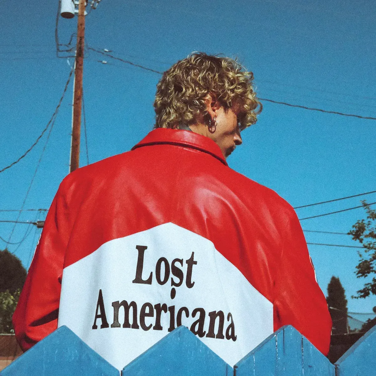 Lost Americana consolida a fase pop-punk de mgk