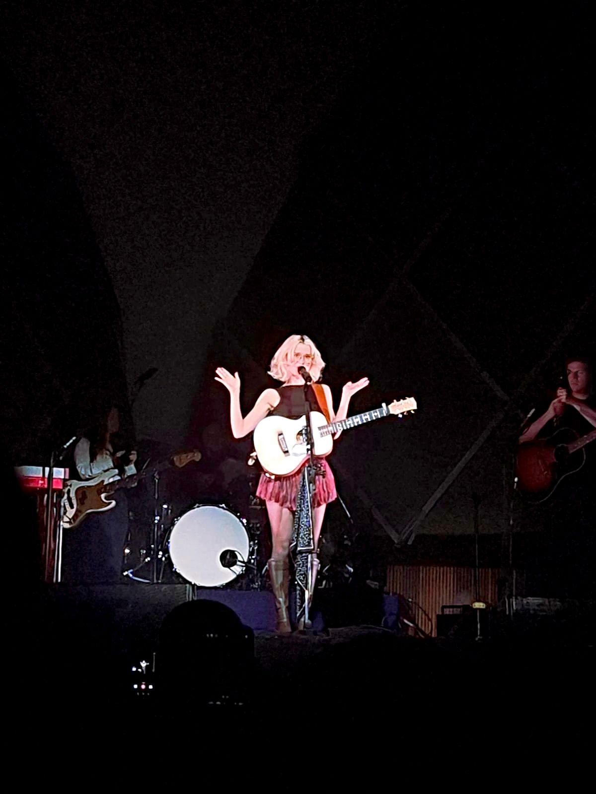 maisie peters em SP