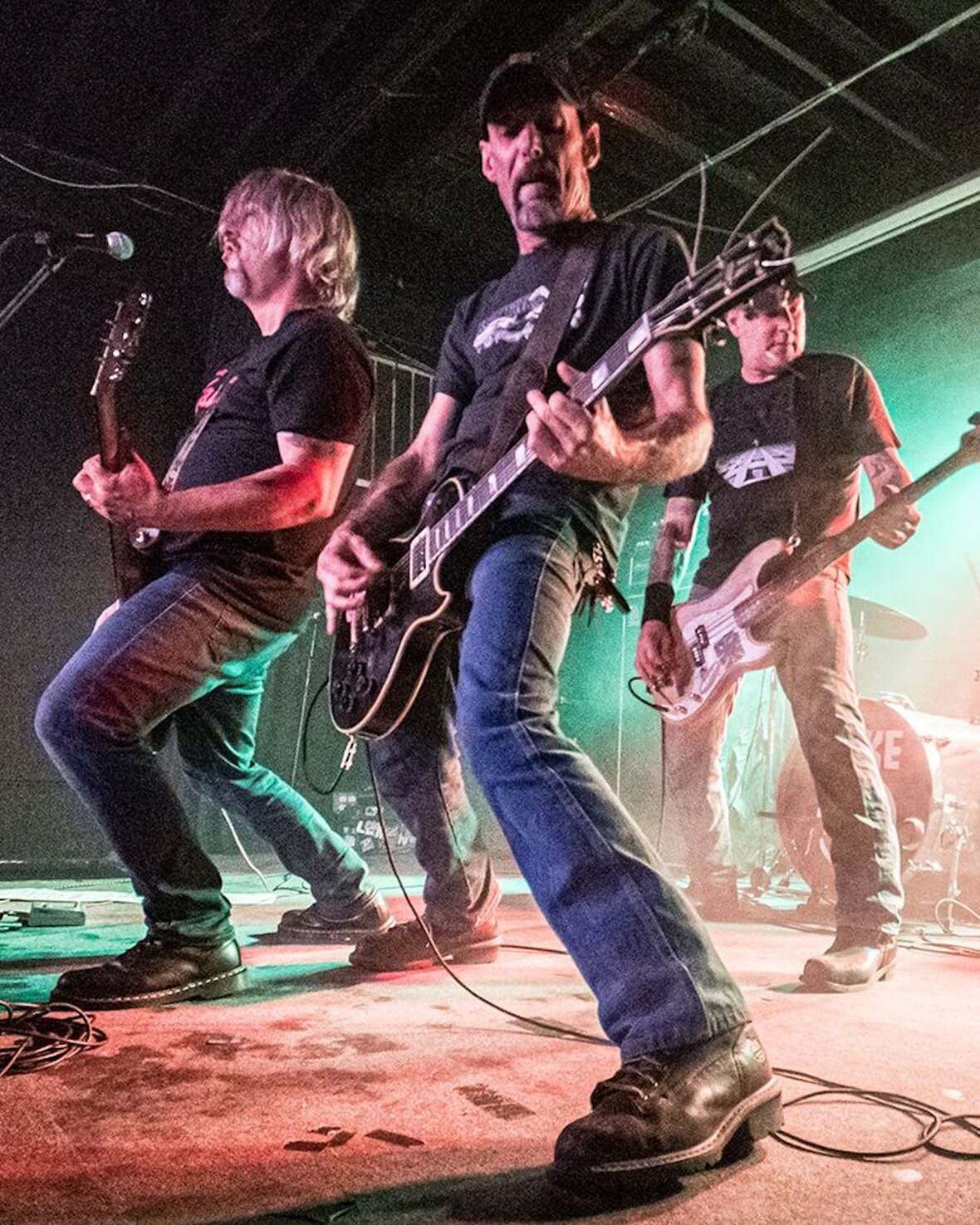 Zeke estreia no Brasil com show em São Paulo ao lado de Ratos de Porão