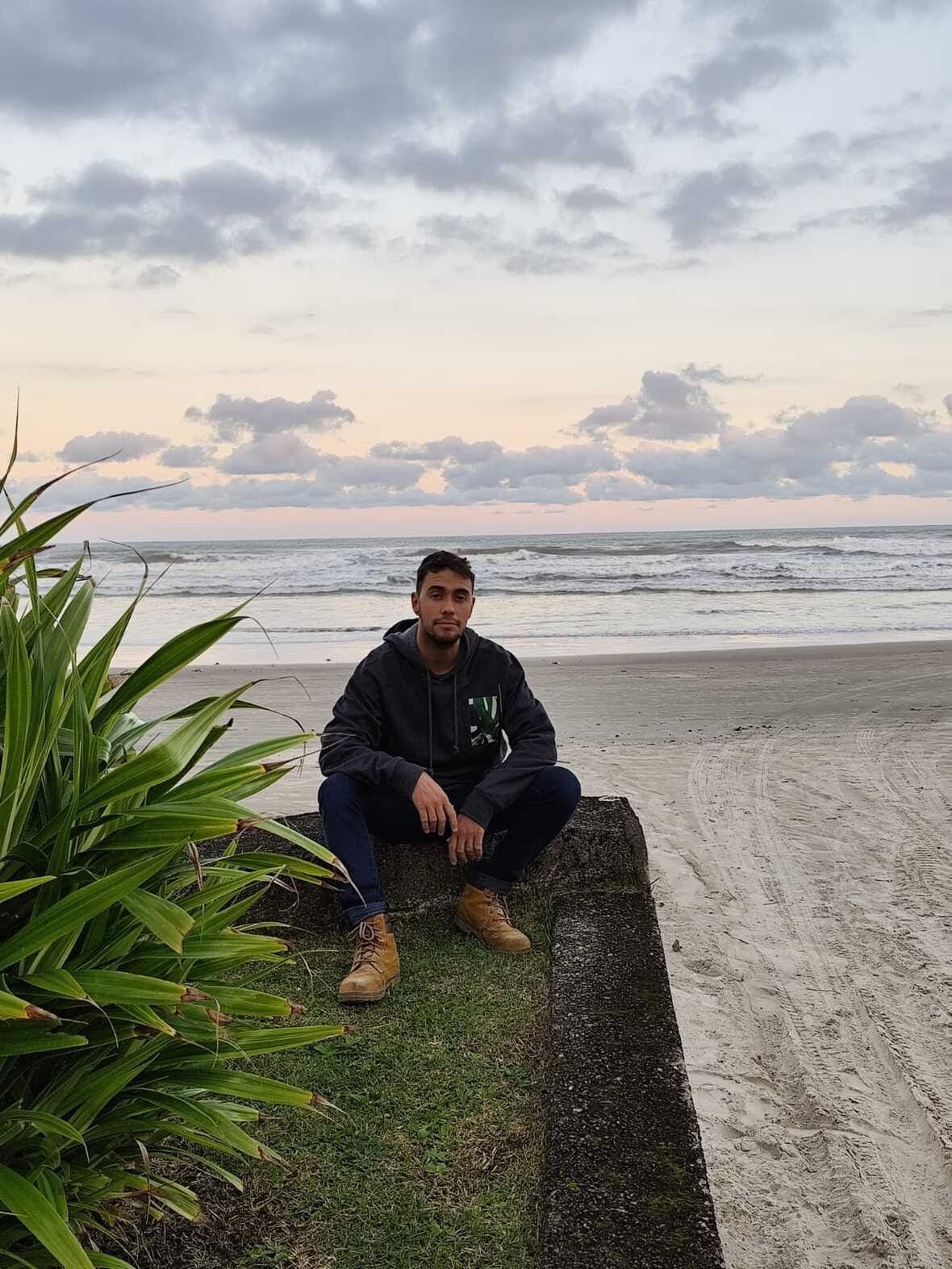 Amarvida estreia com “Pergunta Lá Para Os Seus Heróis”, primeiro single de Lucas Arissa