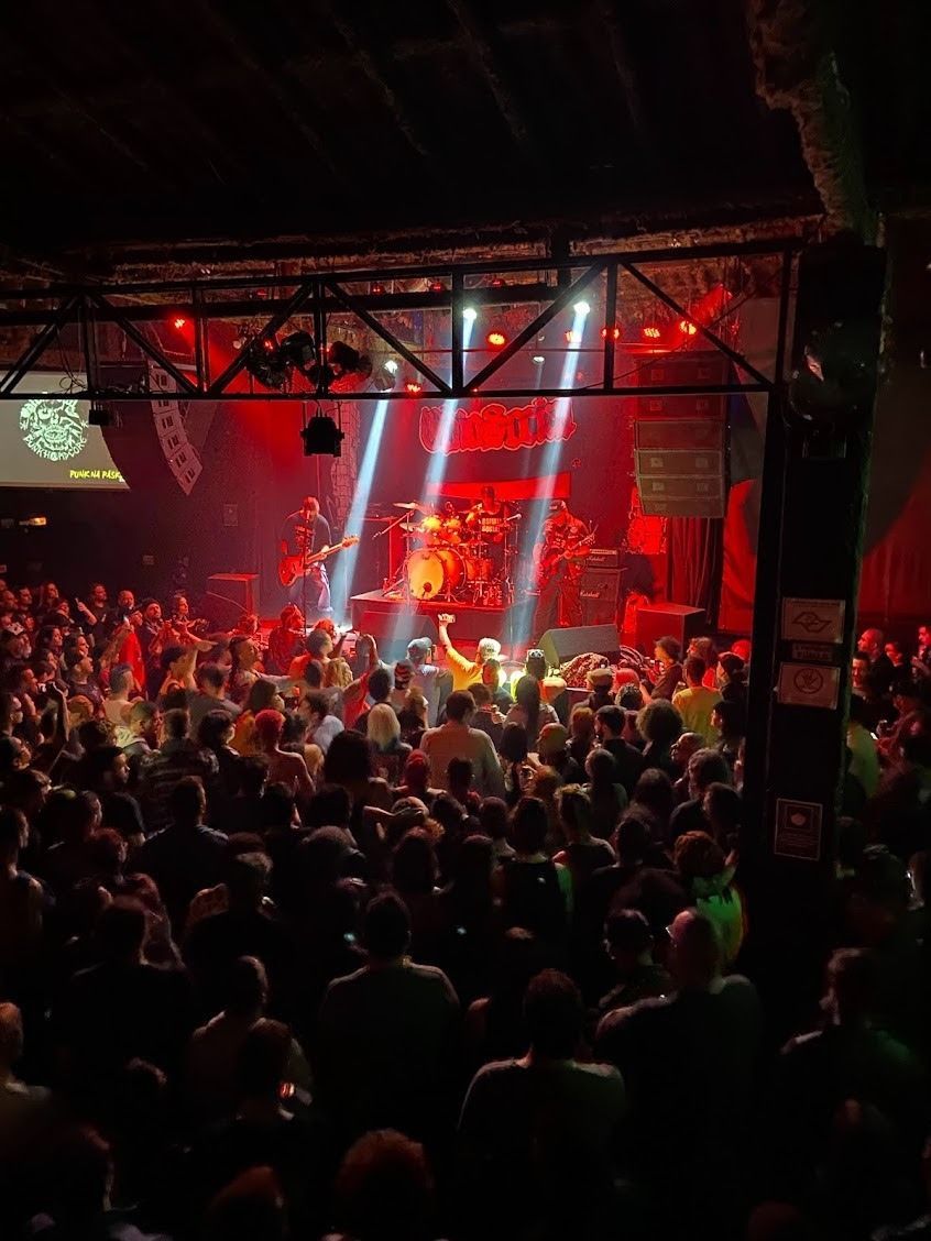 hangar 110