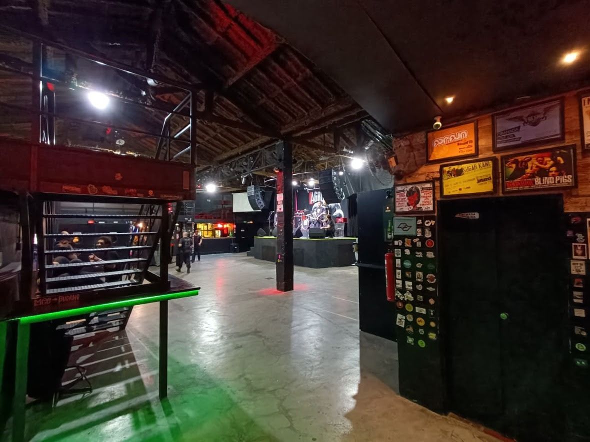 hangar 110