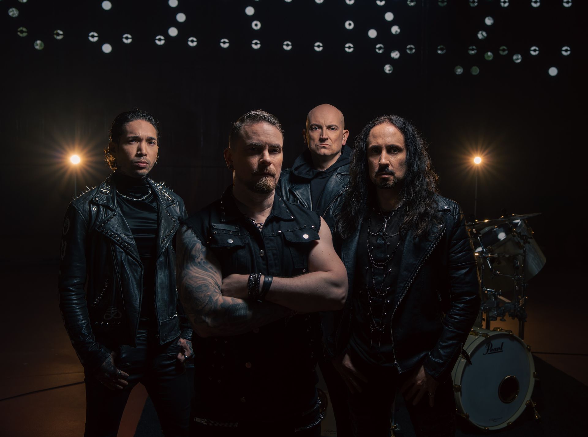 Crownshift anuncia segundo álbum e lança single inédito “In the Dead of Night”