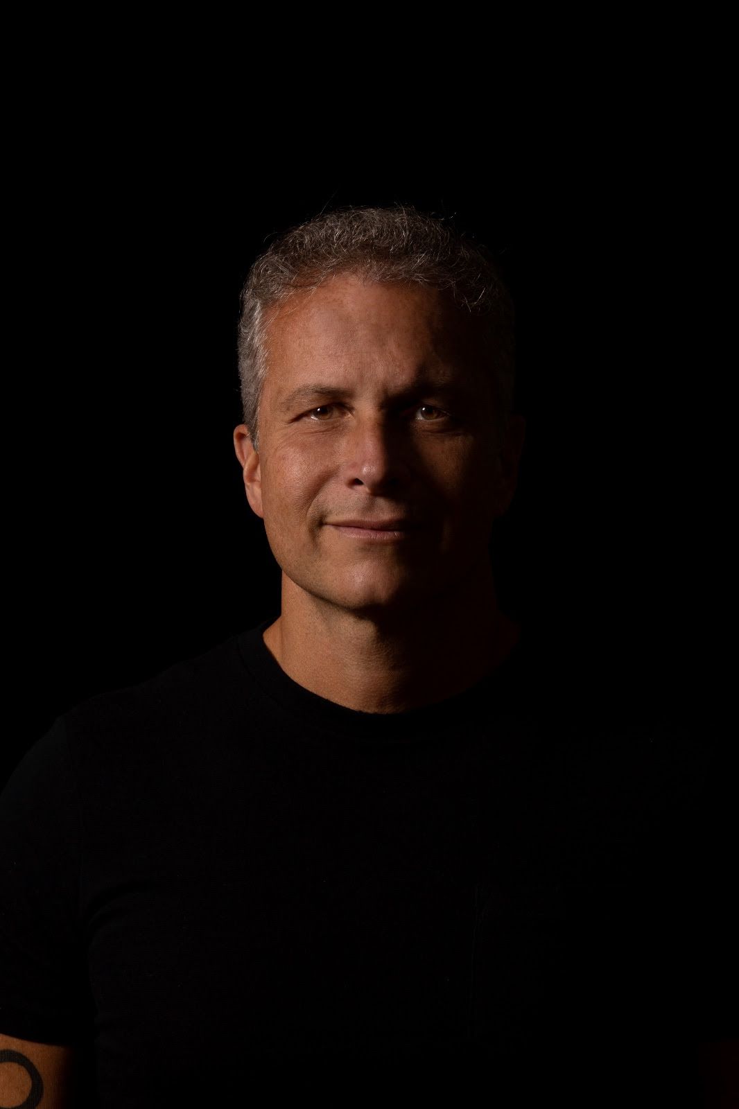 Rodrigo Cerveira transforma “Animals” em manifesto contra a violência contra a mulher