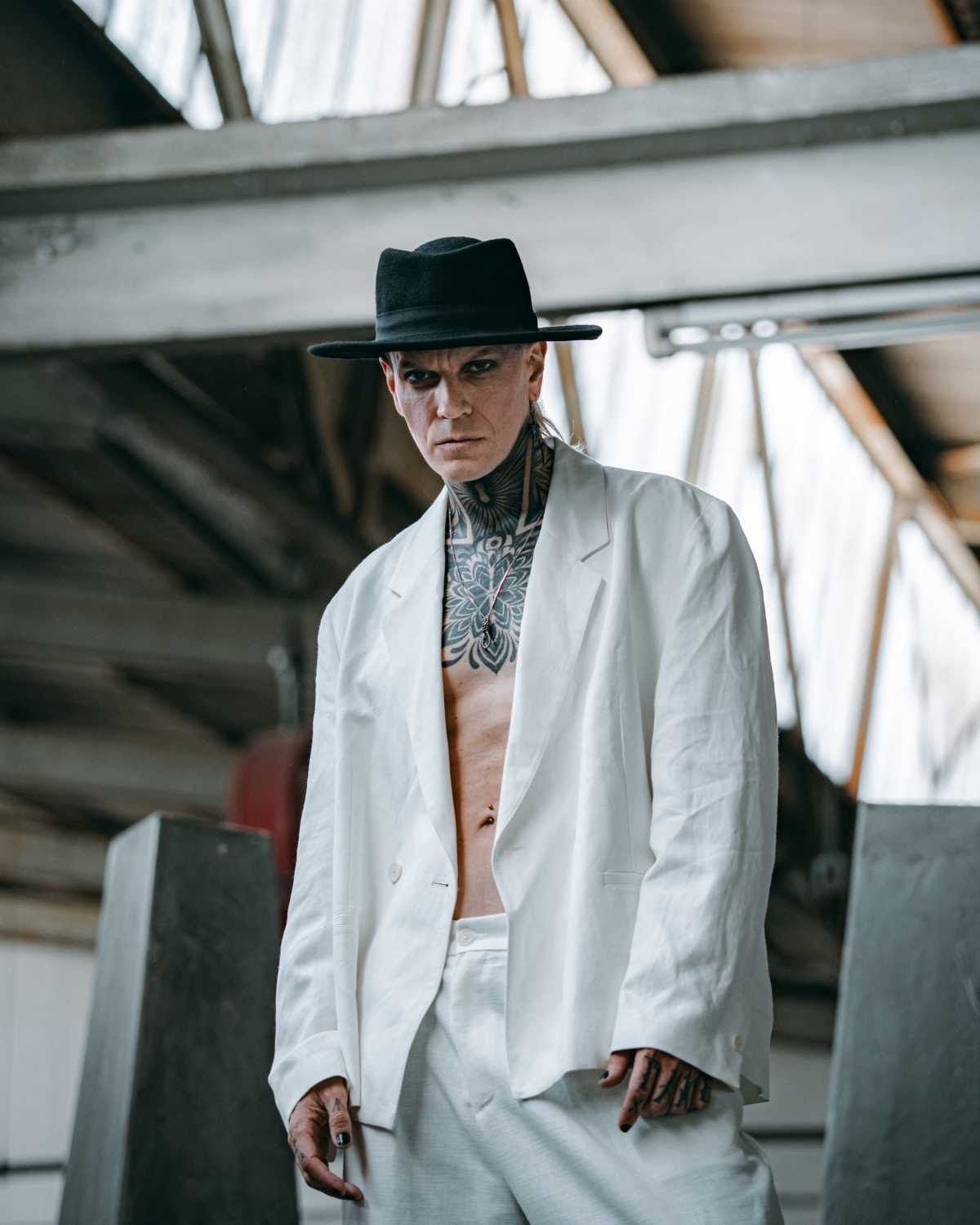 Chris Harms anuncia novo álbum solo “APORIA” e lança single “Find What You Love And Let It Kill You”