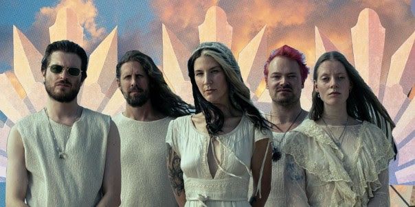 Charlotte Wessels anuncia álbum Mute Swan Empire e primeira turnê como atração principal