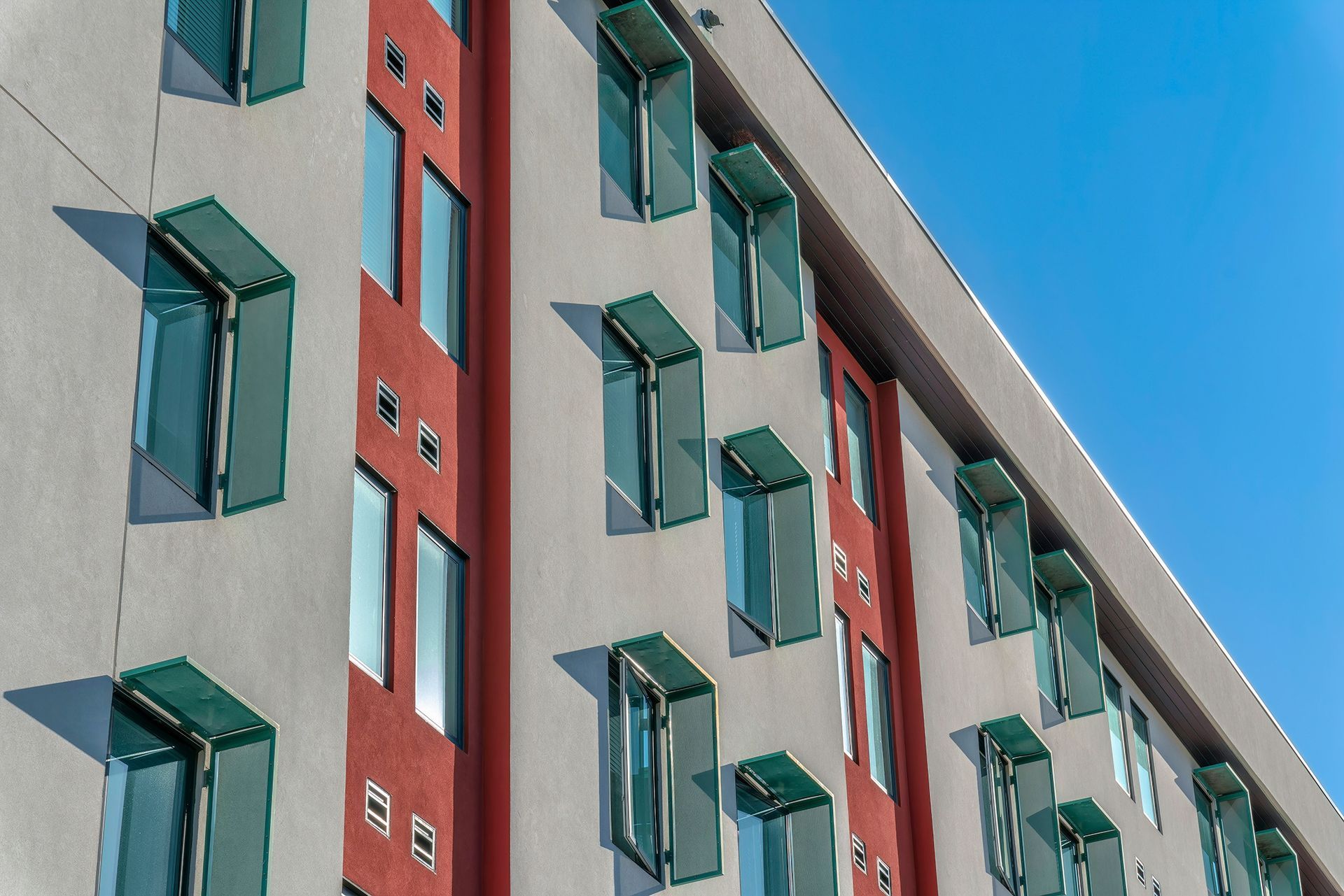 A building with a lot of windows and a blue sky in the background