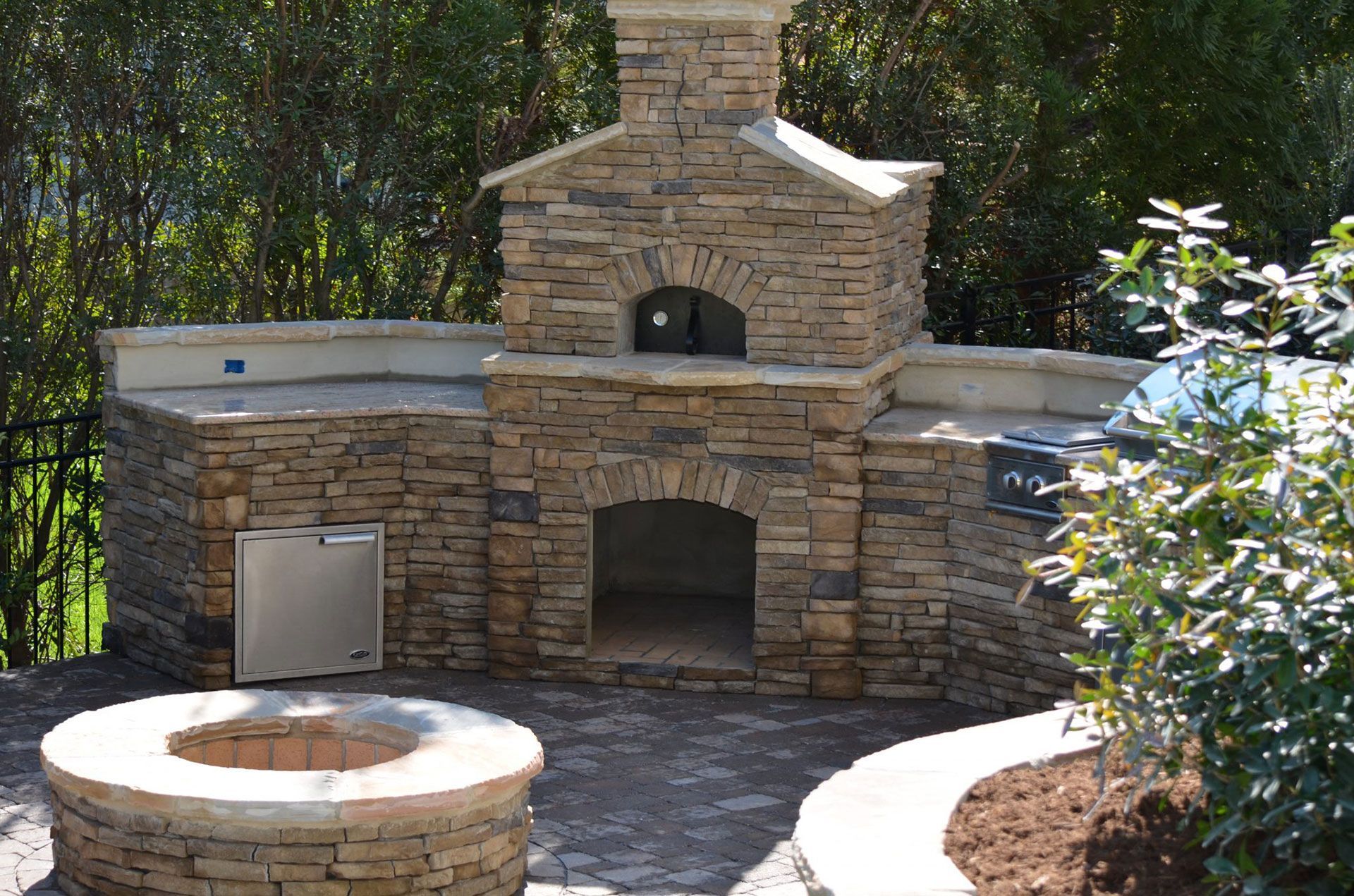 Outdoor Kitchens 8