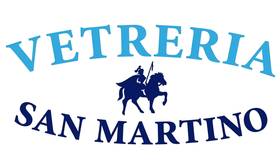 Logo della Veterinaria San Martino con testo sopra e sotto la silhouette blu scuro di una persona a cavallo.
