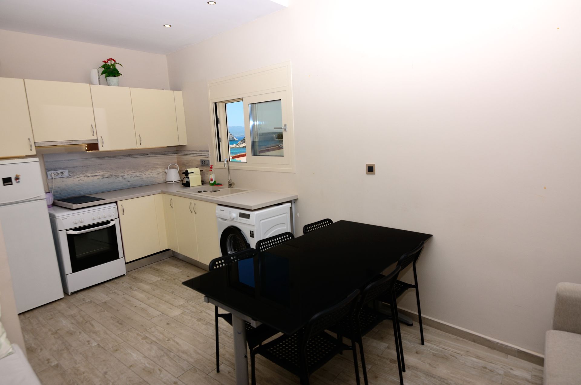 Villa Yvonne Kitchen and dining area
