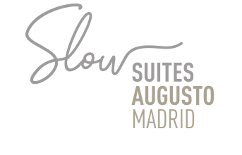 Logotipo de Slow Suites Augusto Madrid en texto gris y beige
