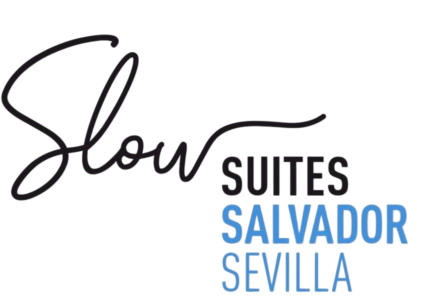 Logotipo de Slow Suites Salvador Sevilla en texto negro y azul sobre fondo blanco.