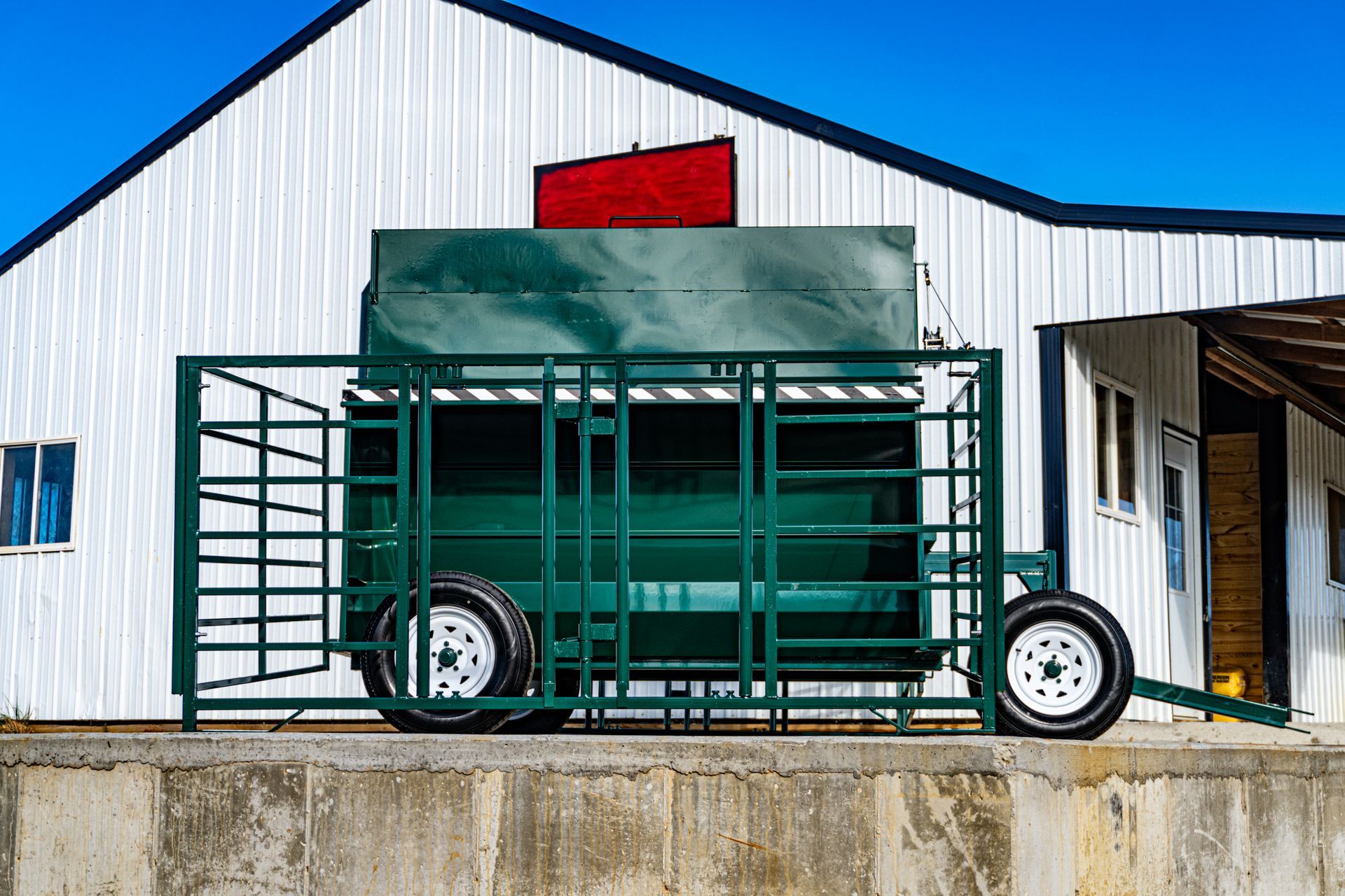 3 Ton Creep Feeder with Racks