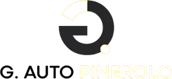 Logo G. Auto Pinerolo con emblema circolare nero e oro su sfondo bianco.
